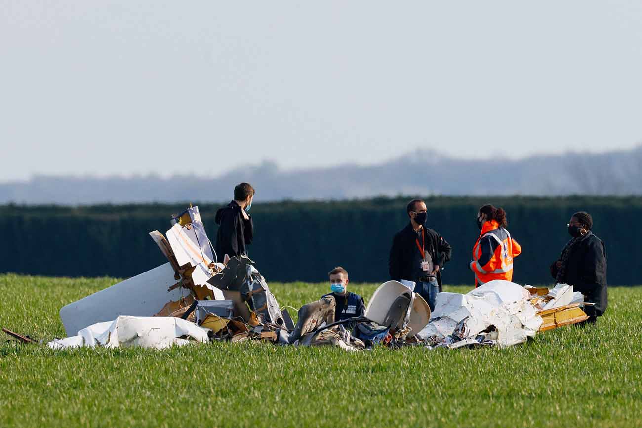 Pesawat Jatuh di Paris