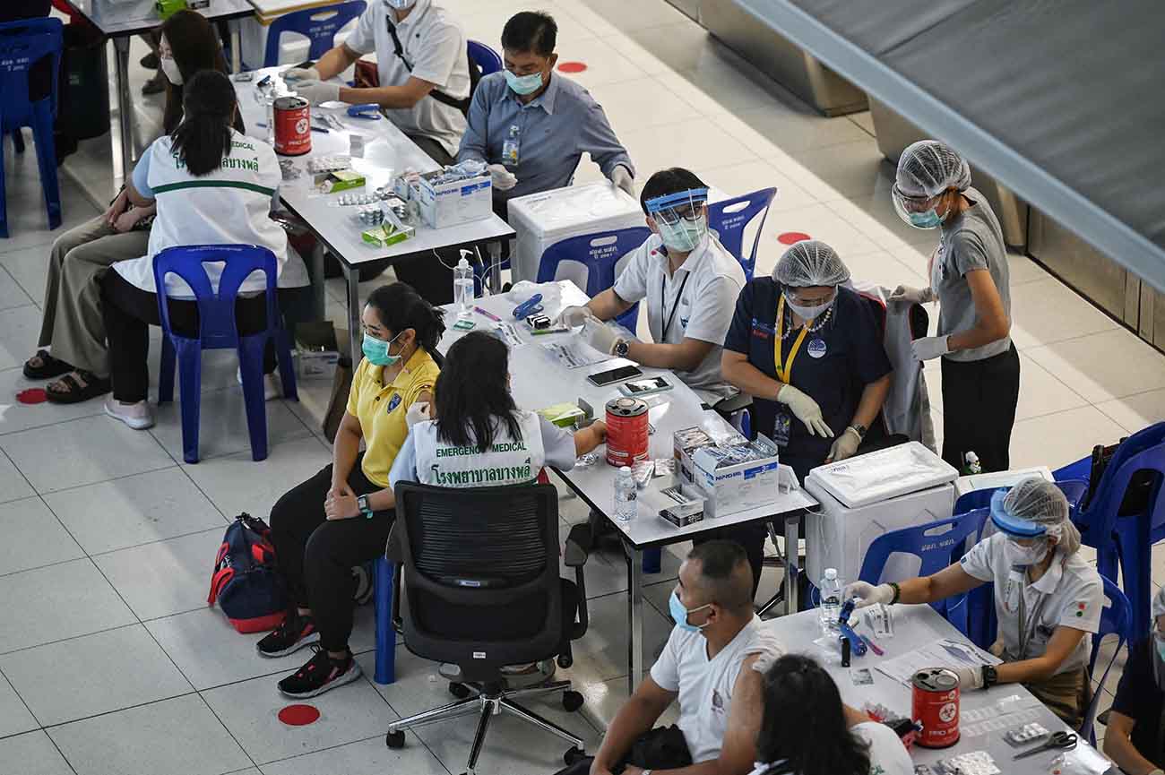 Vaksinasi Covid-19 di Bandara Suvarnabhumi