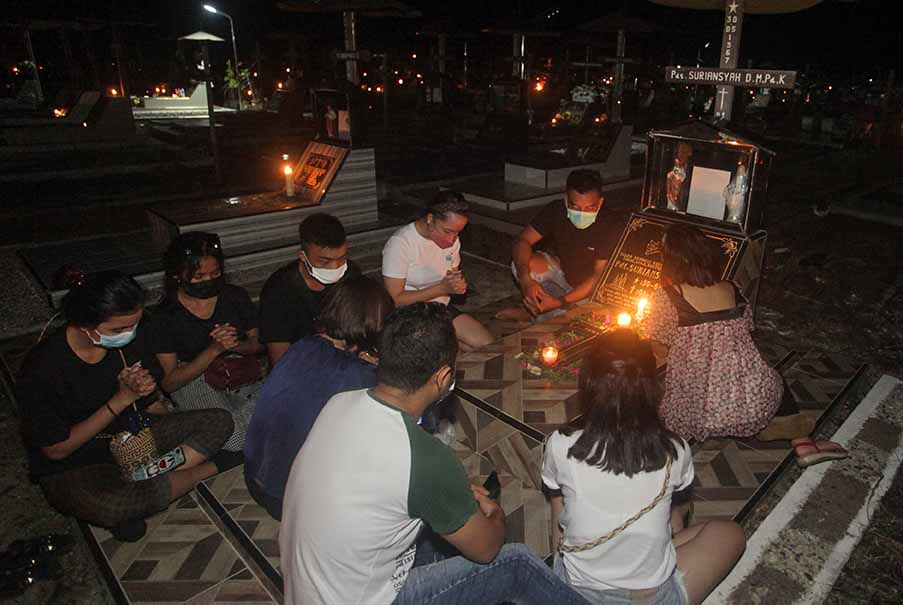 Tradisi Ziarah Makam Perayaan Malam Paskah