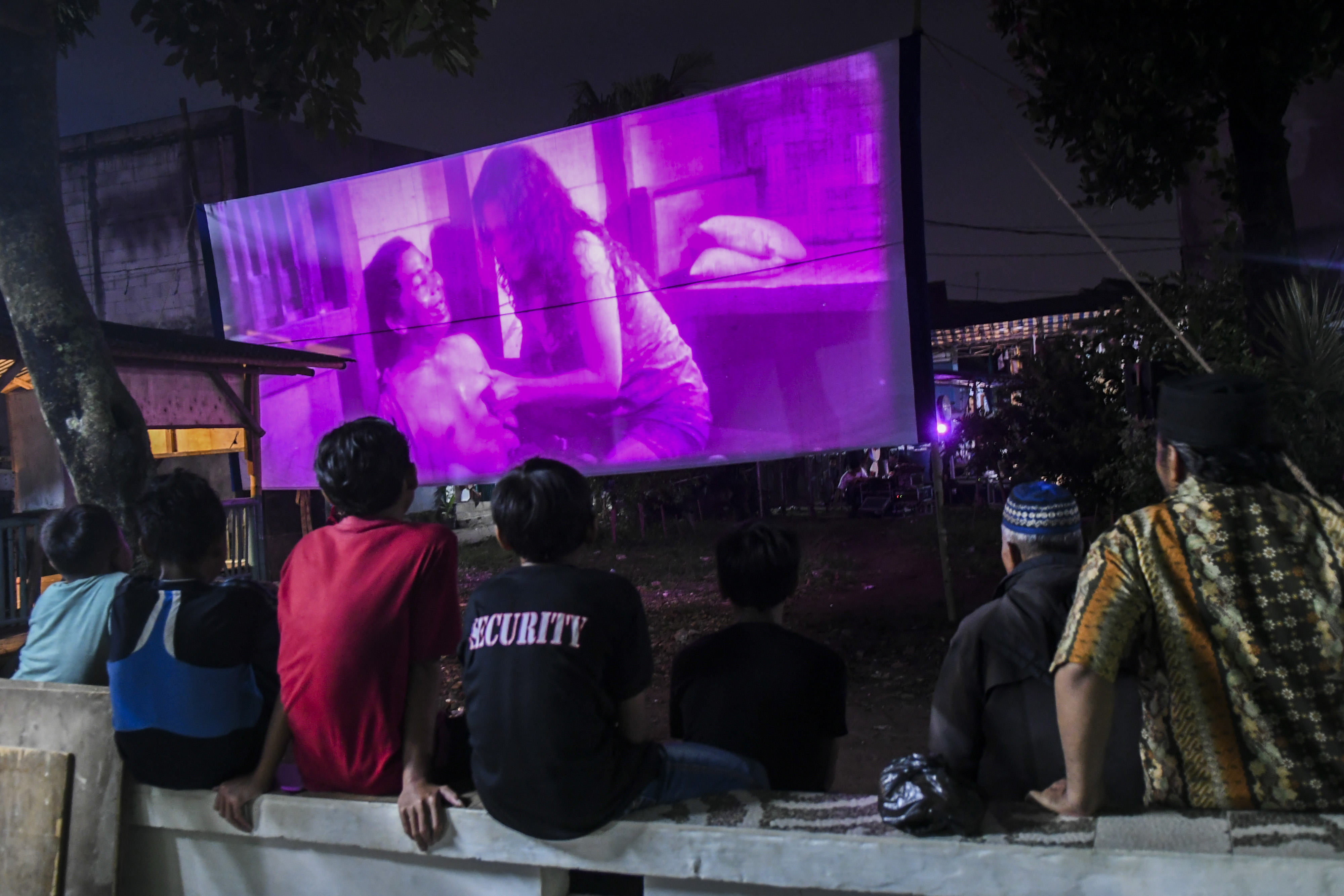 Layar Tancap Alternatif Hiburan Warga