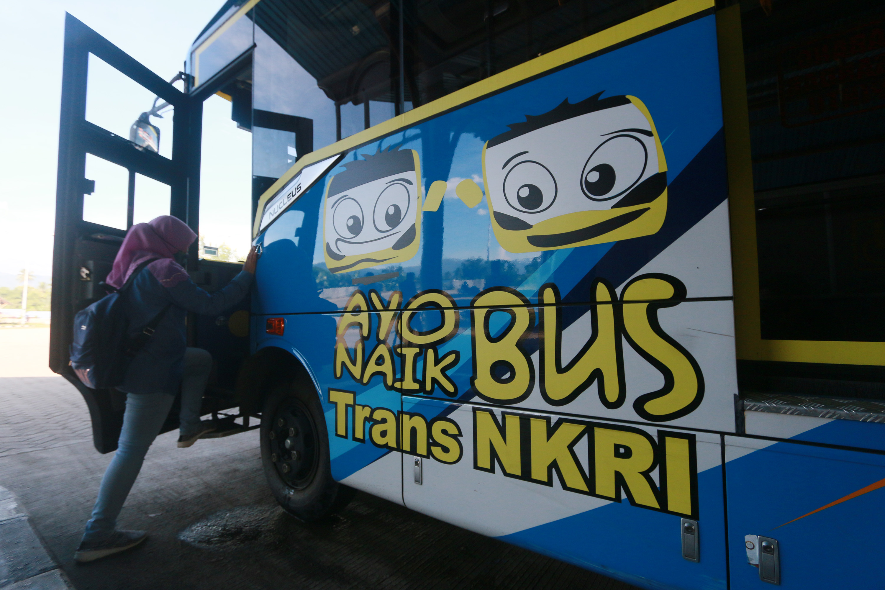 Layanan Bus Damri Wisata di Gorontalo