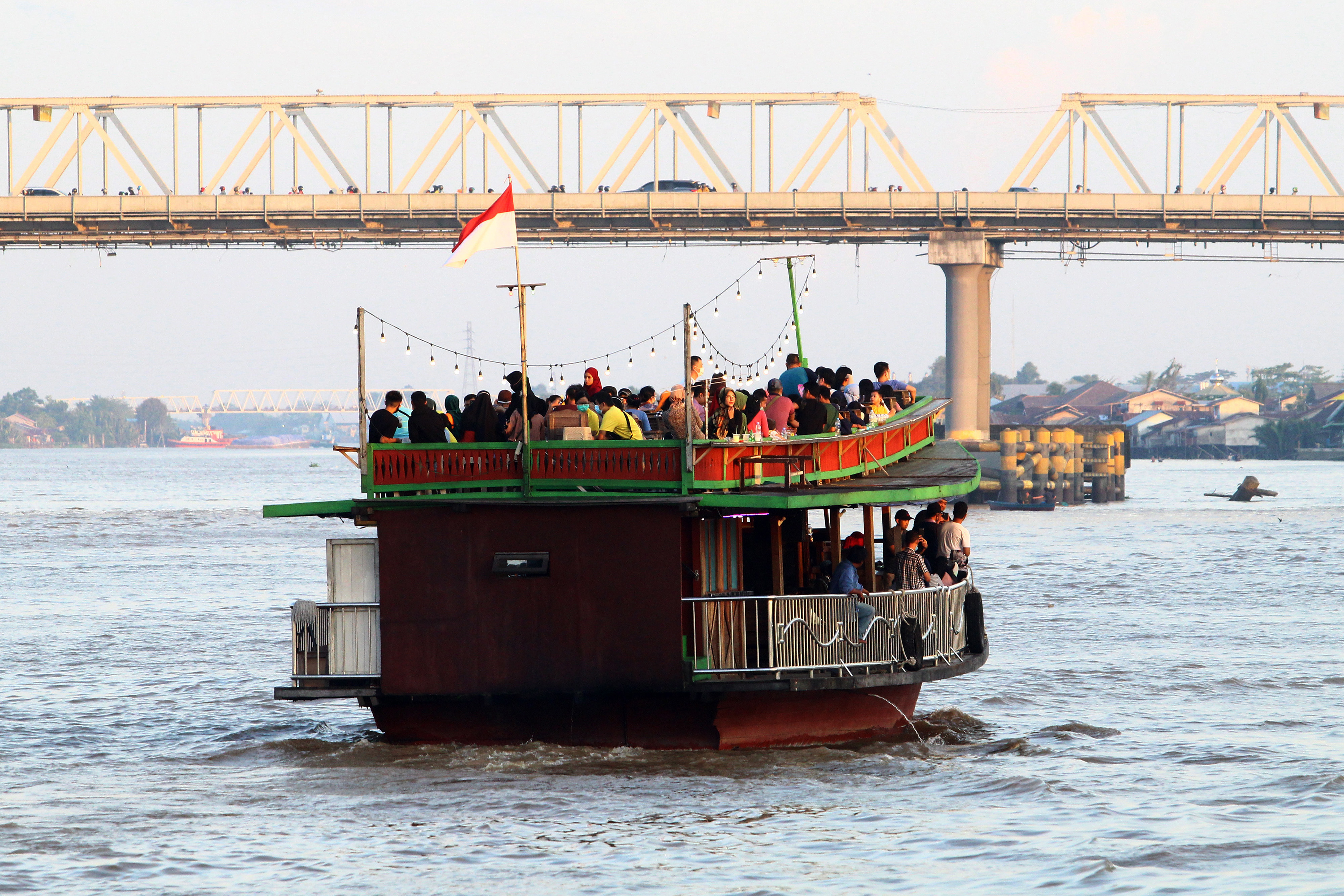 Wisata Menyusuri Sungai Kapuas