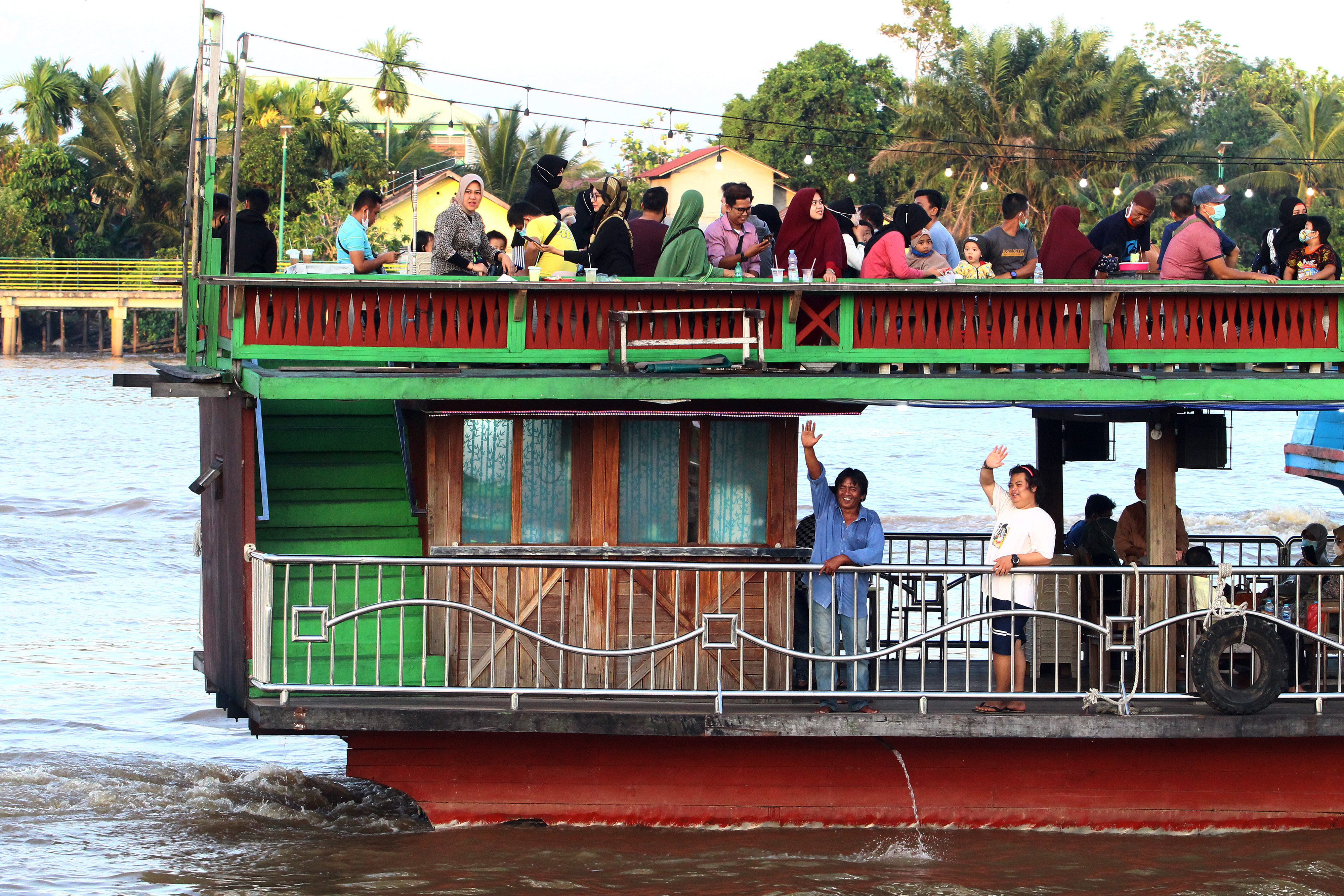 Wisata Menyusuri Sungai Kapuas