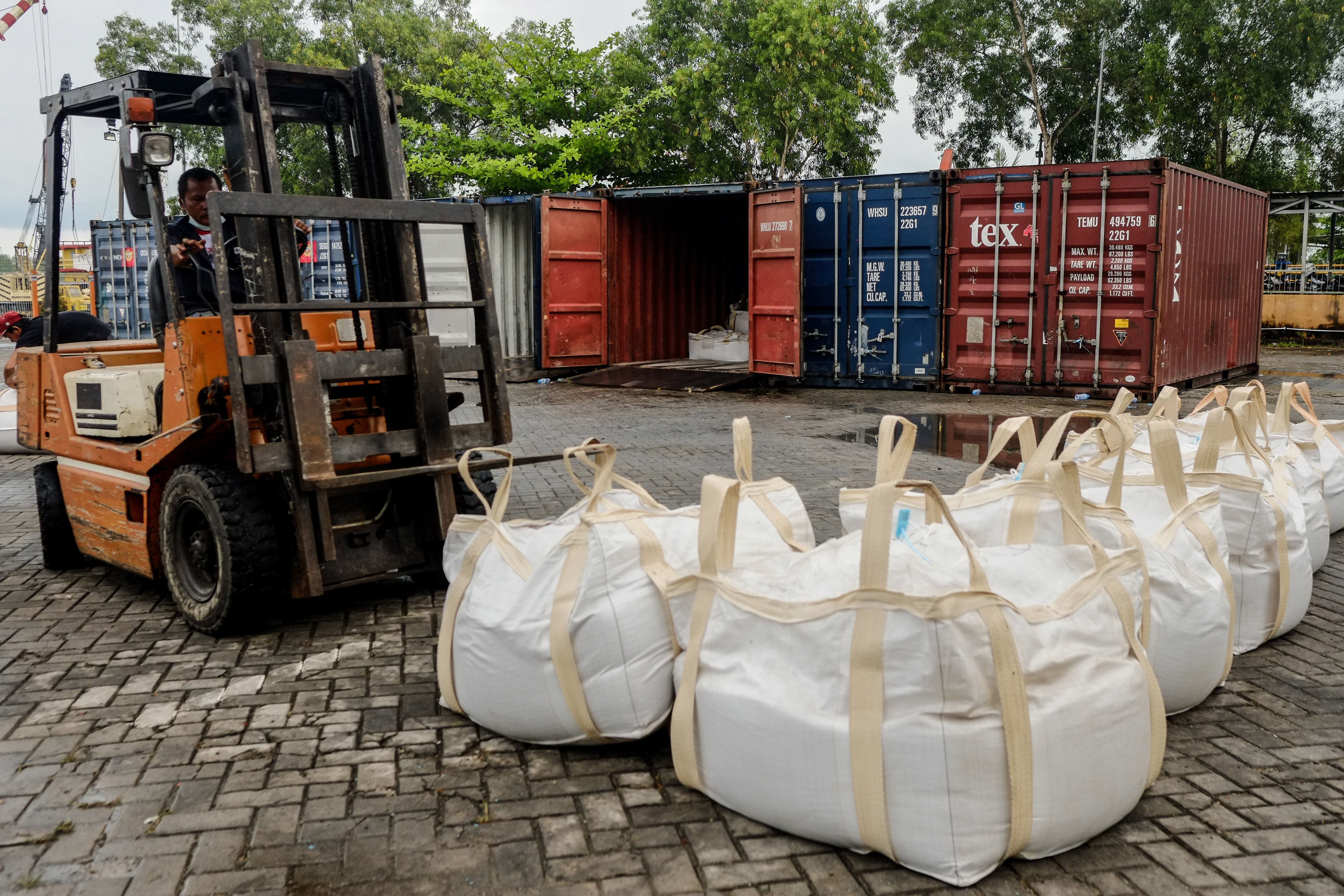 Pemerintah Hentikan Ekspor Zirkon ke Tiongkok