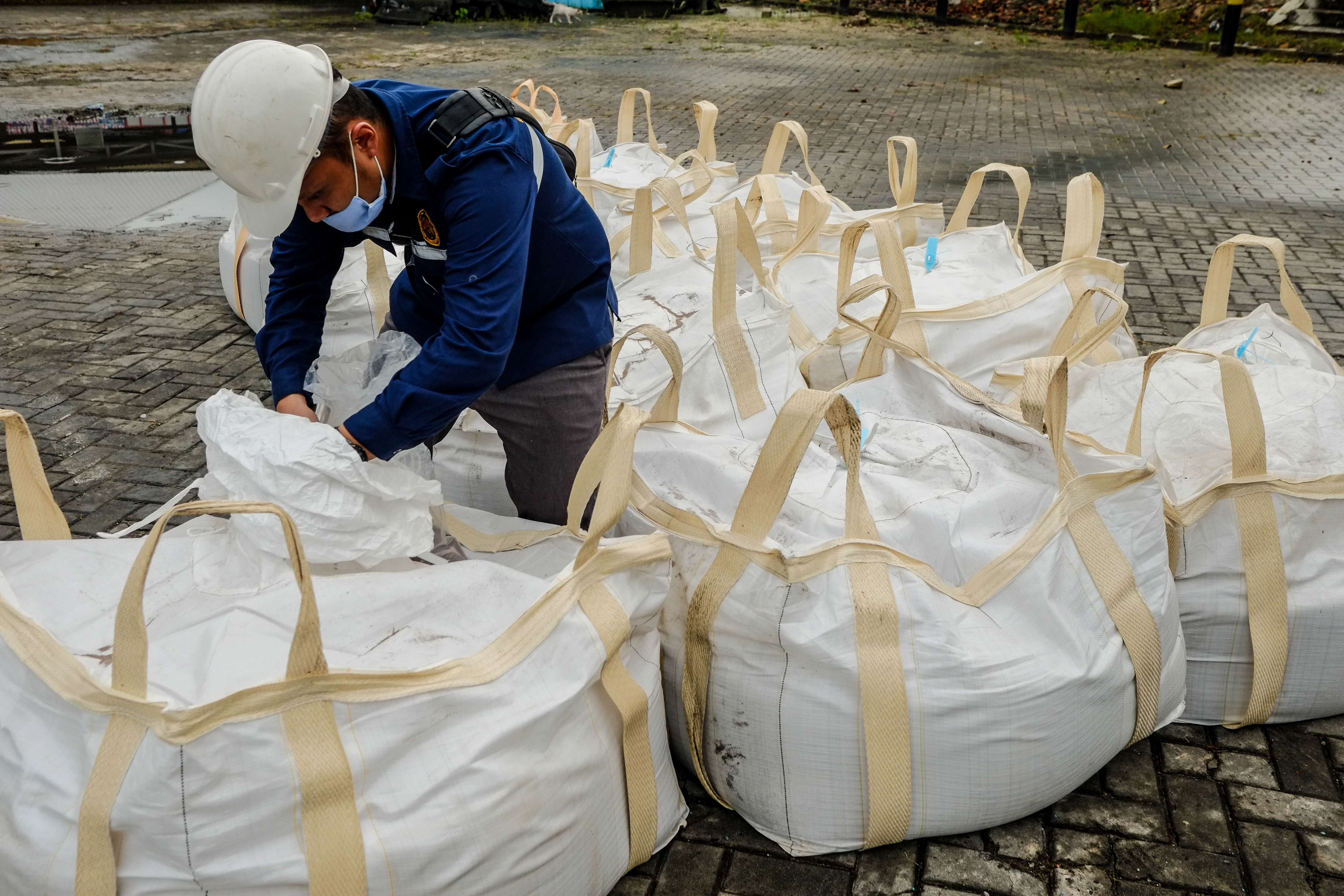 Pemerintah Hentikan Ekspor Zirkon ke Tiongkok