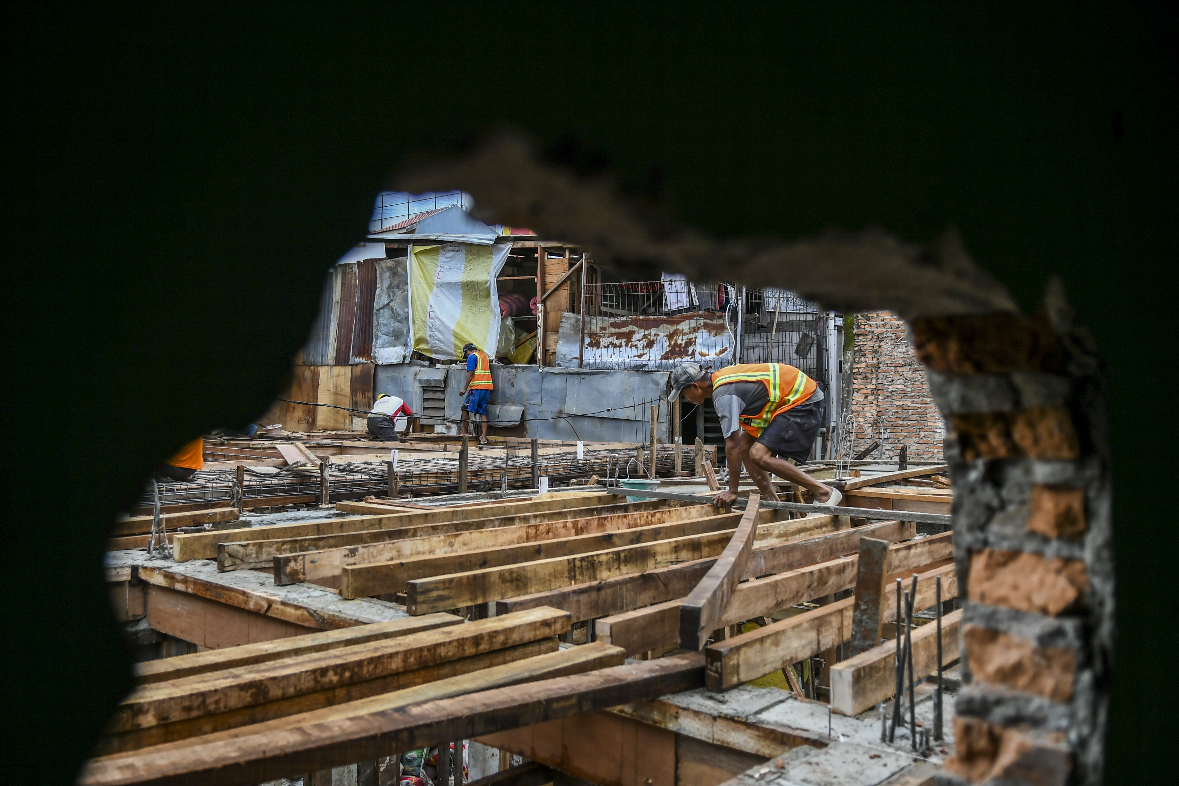 Rumah Panggung Hadapi Banjir Jakarta