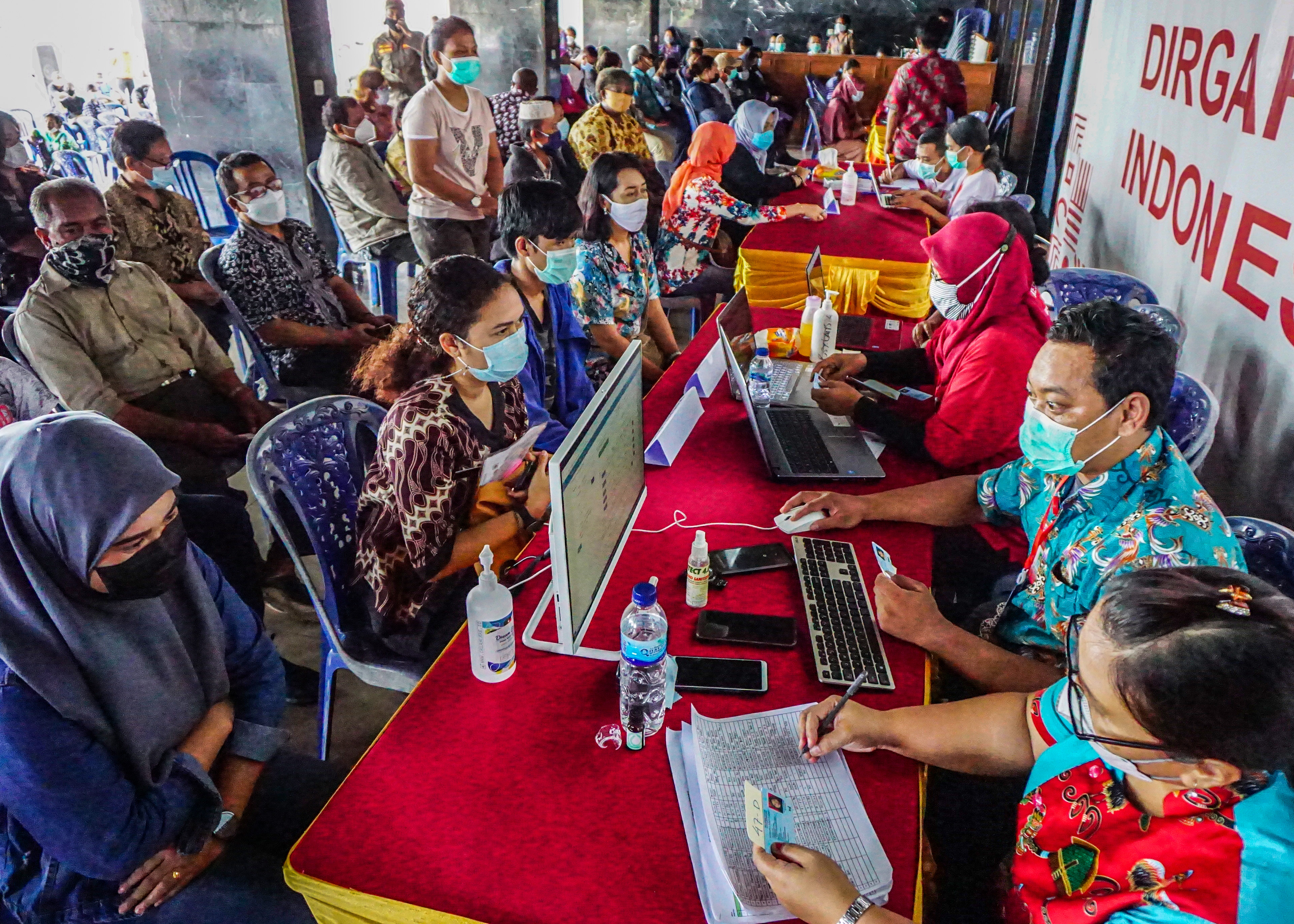 Vaksinasi Covid-19 di Papua