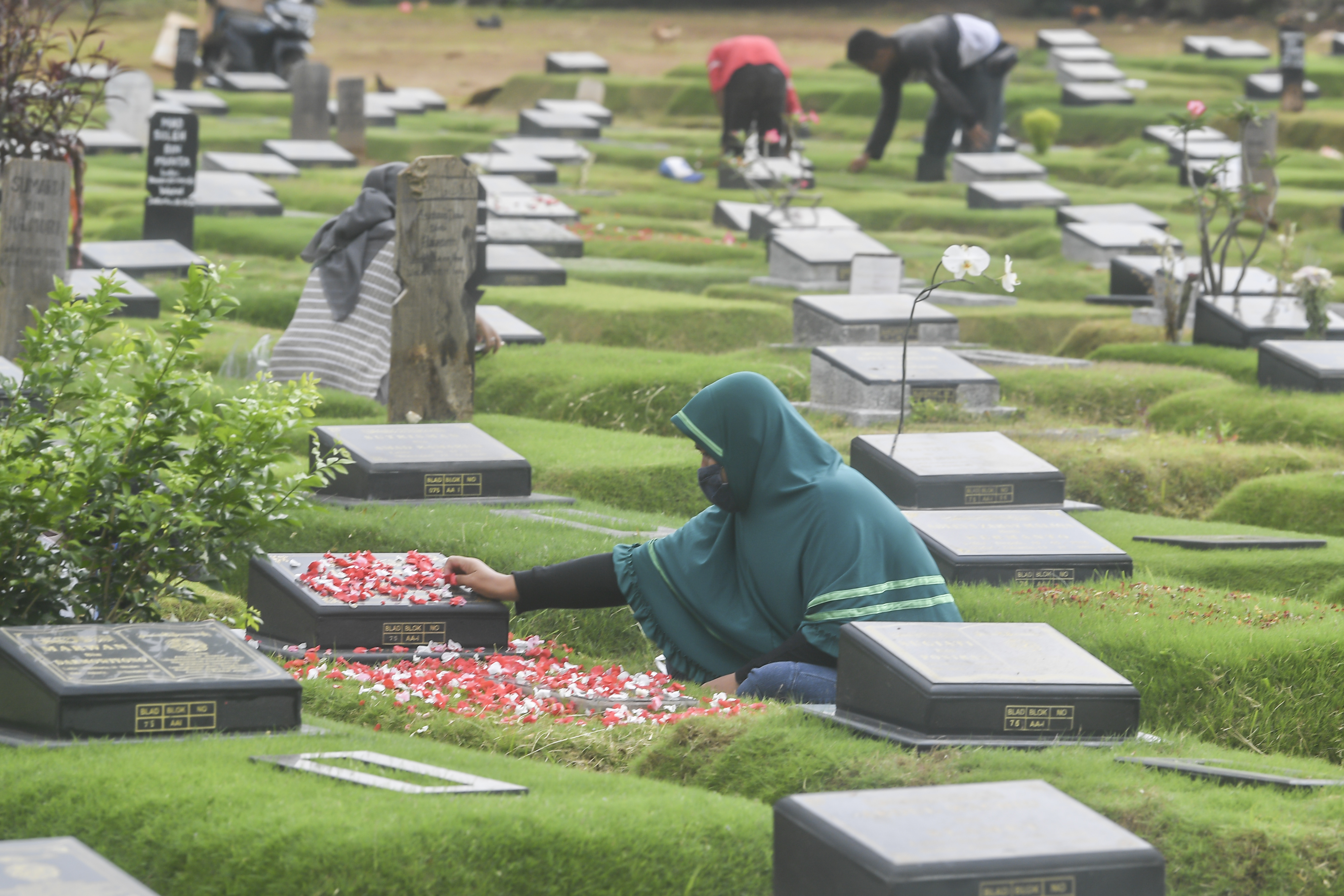 Ziarah Makam Jelang Ramadan
