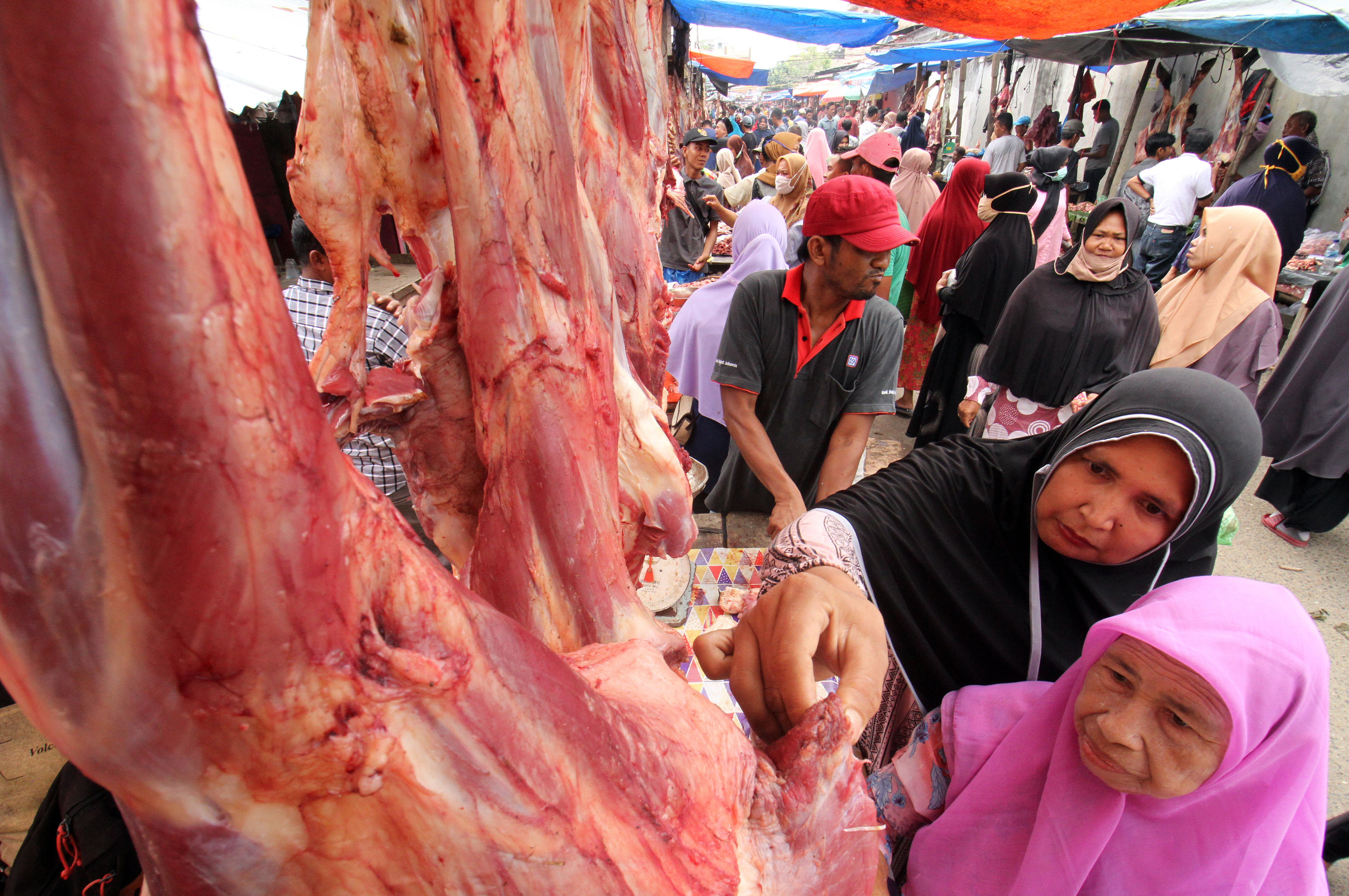 Membeli Daging untuk Perayaan Meugang