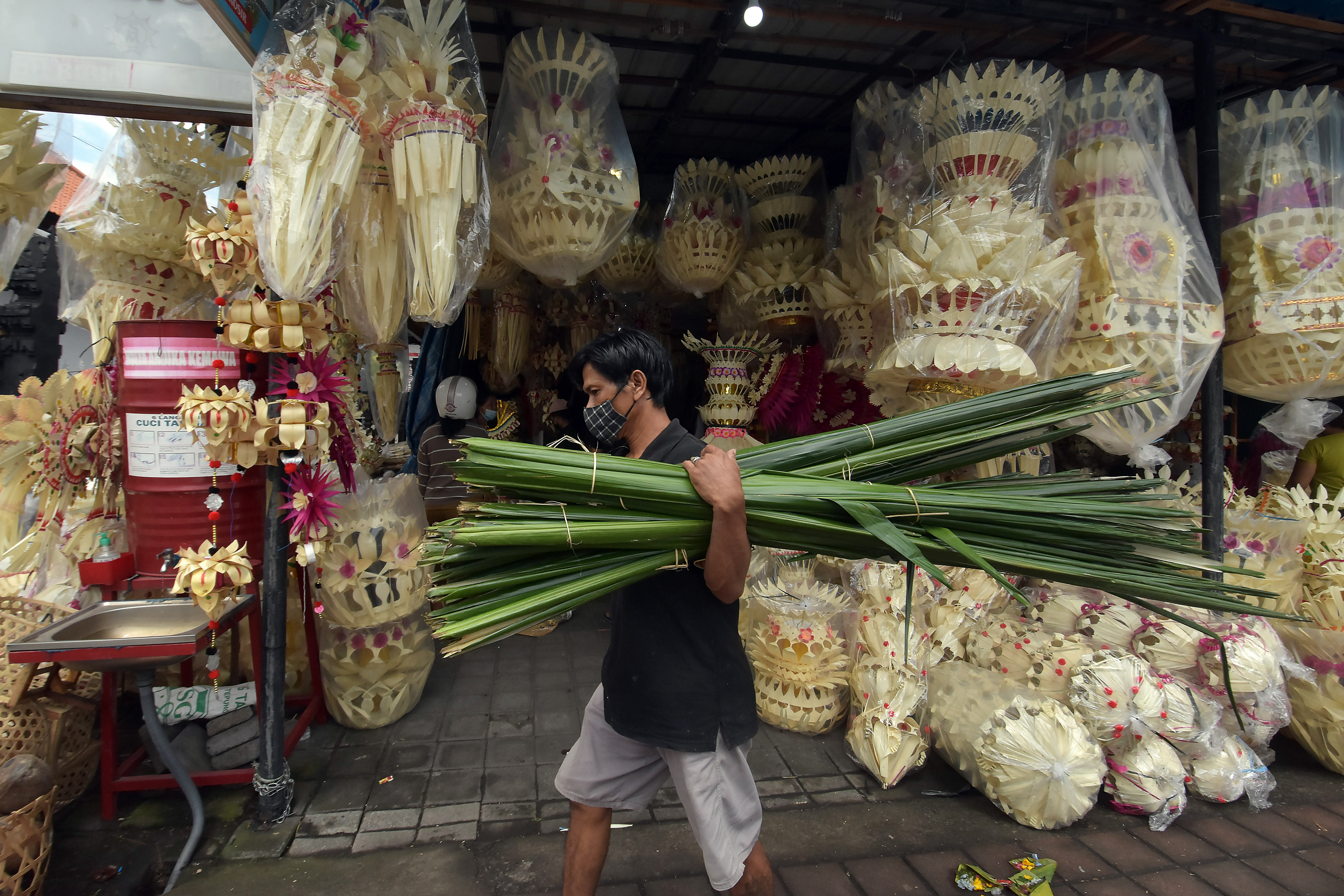Jelang Hari Raya Galungan di Bali