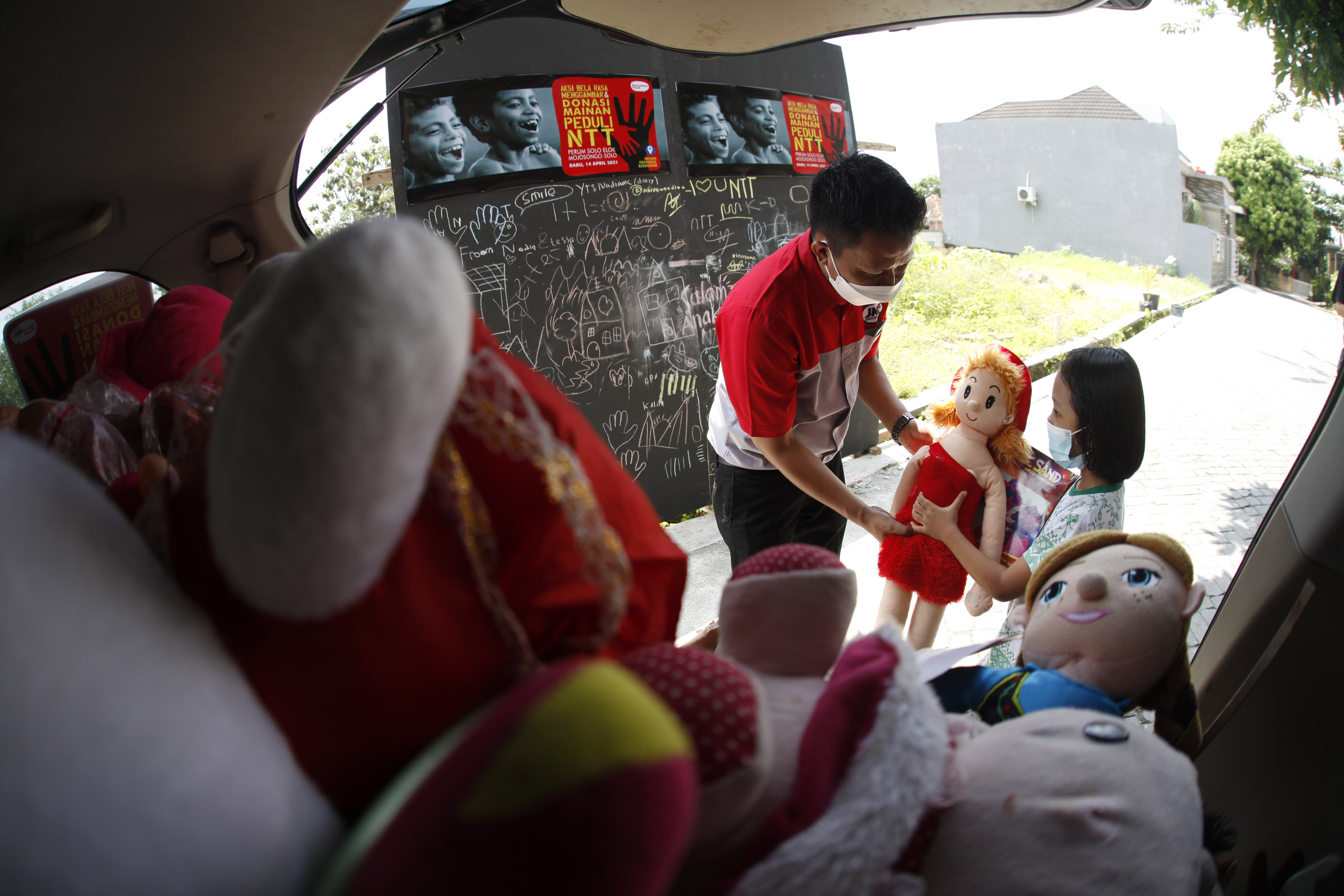 Donasi Mainan untuk Anak NTT