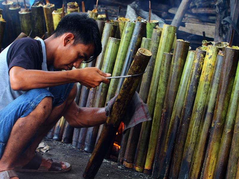 Pembuatan Lemang Khas Pontianak