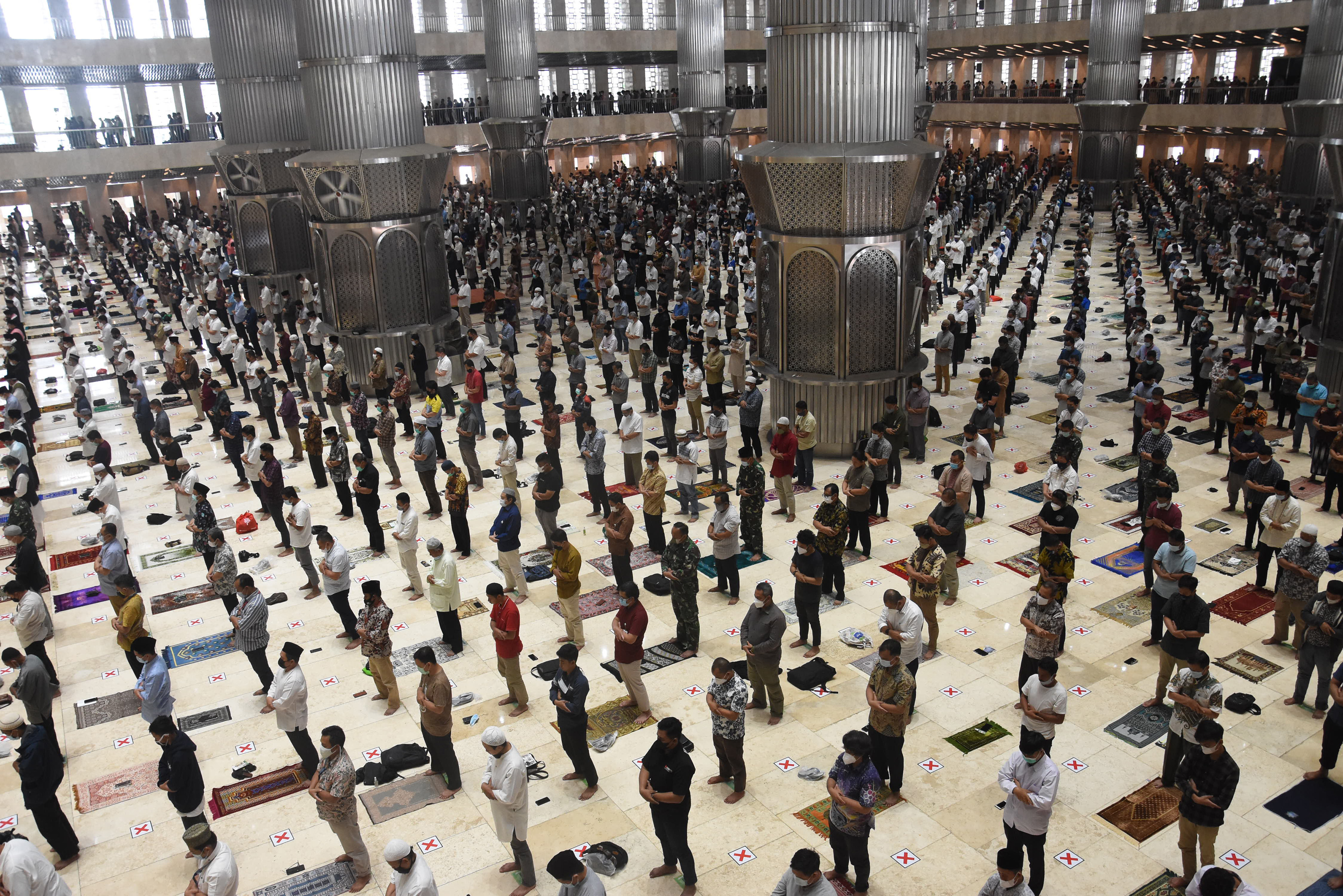 Salat Jumat di Masjid Istiqlal