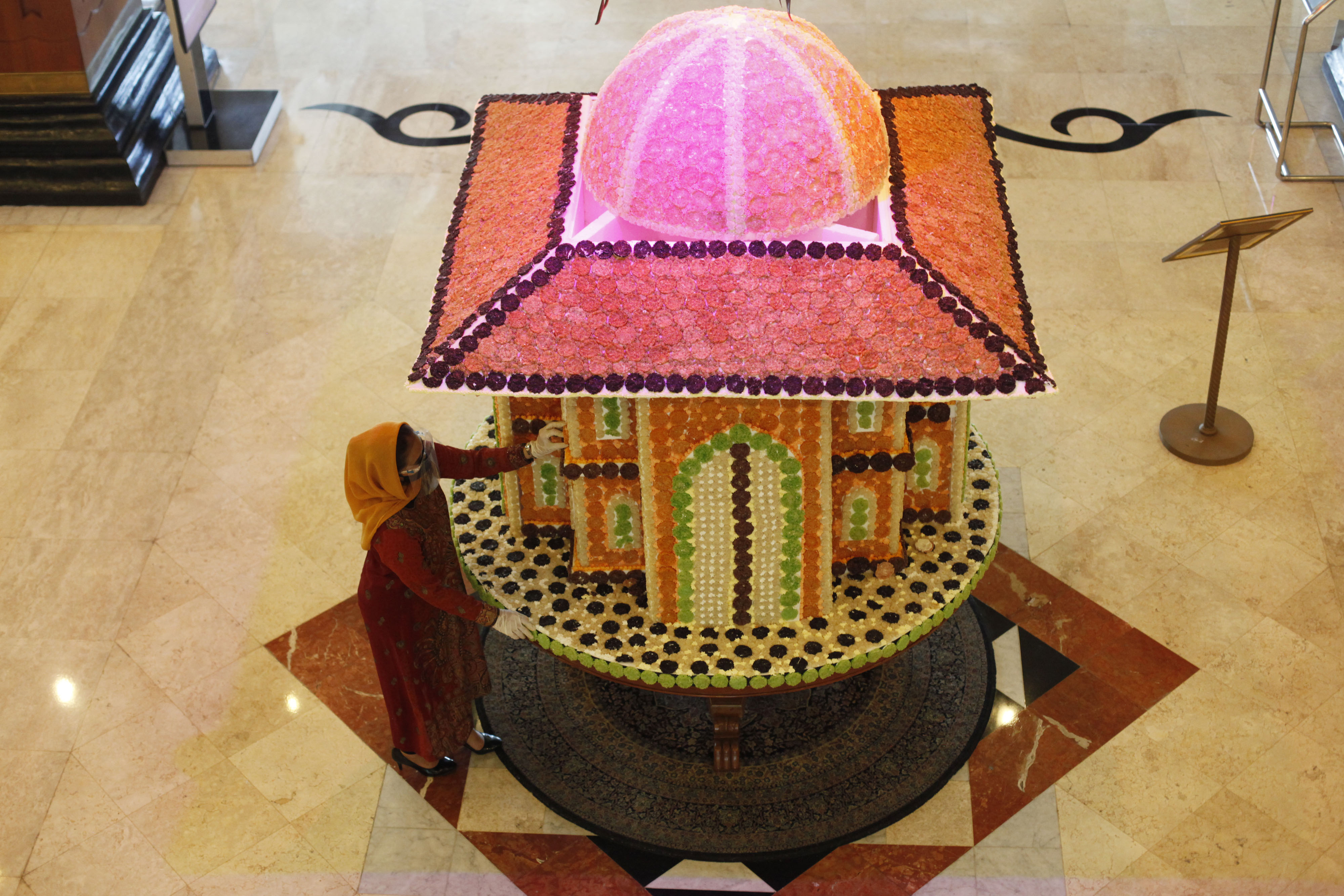 Replika Masjid dari Bahan Rengginang