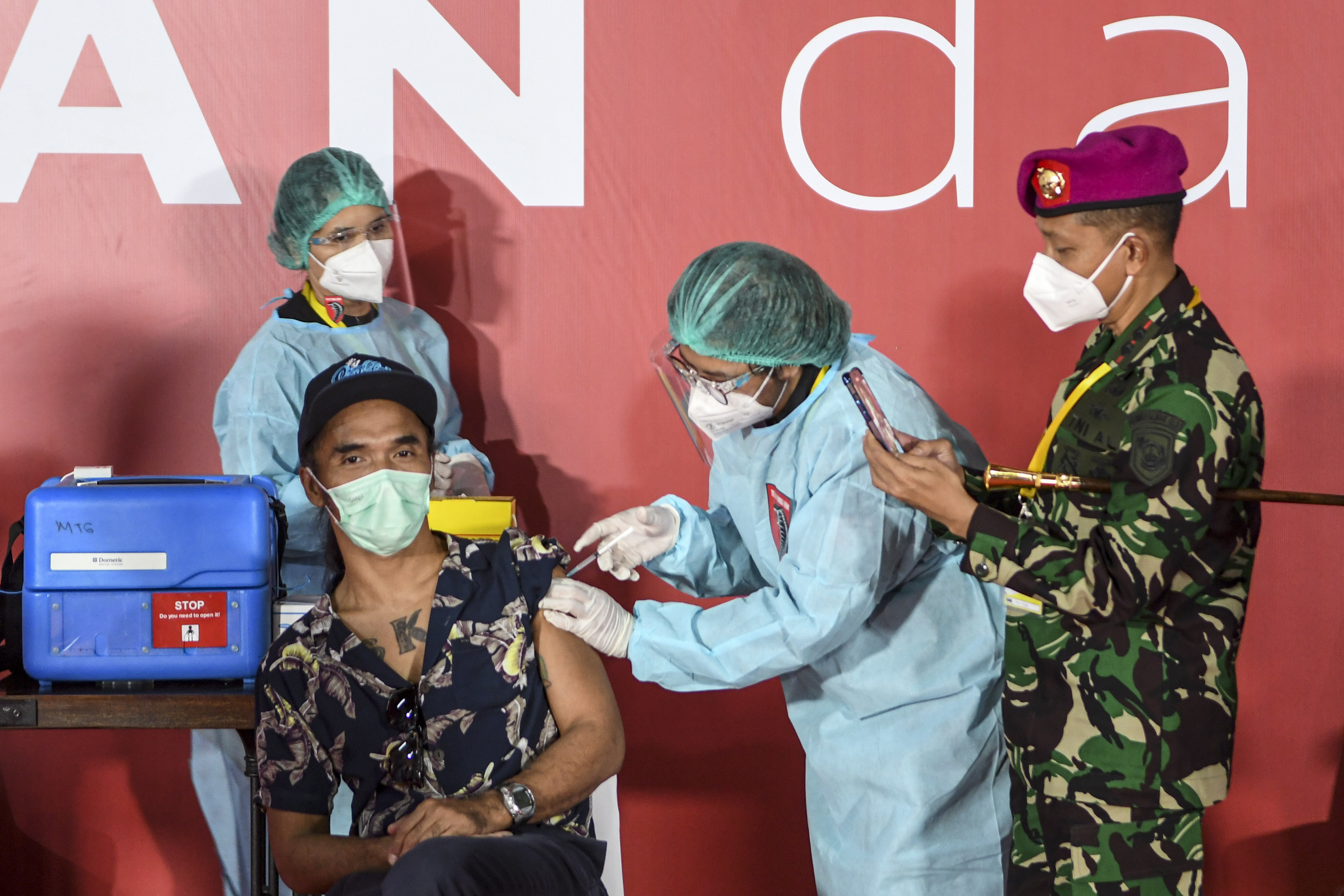 Vaksinasi Covid-19 Seniman dan Budayawan