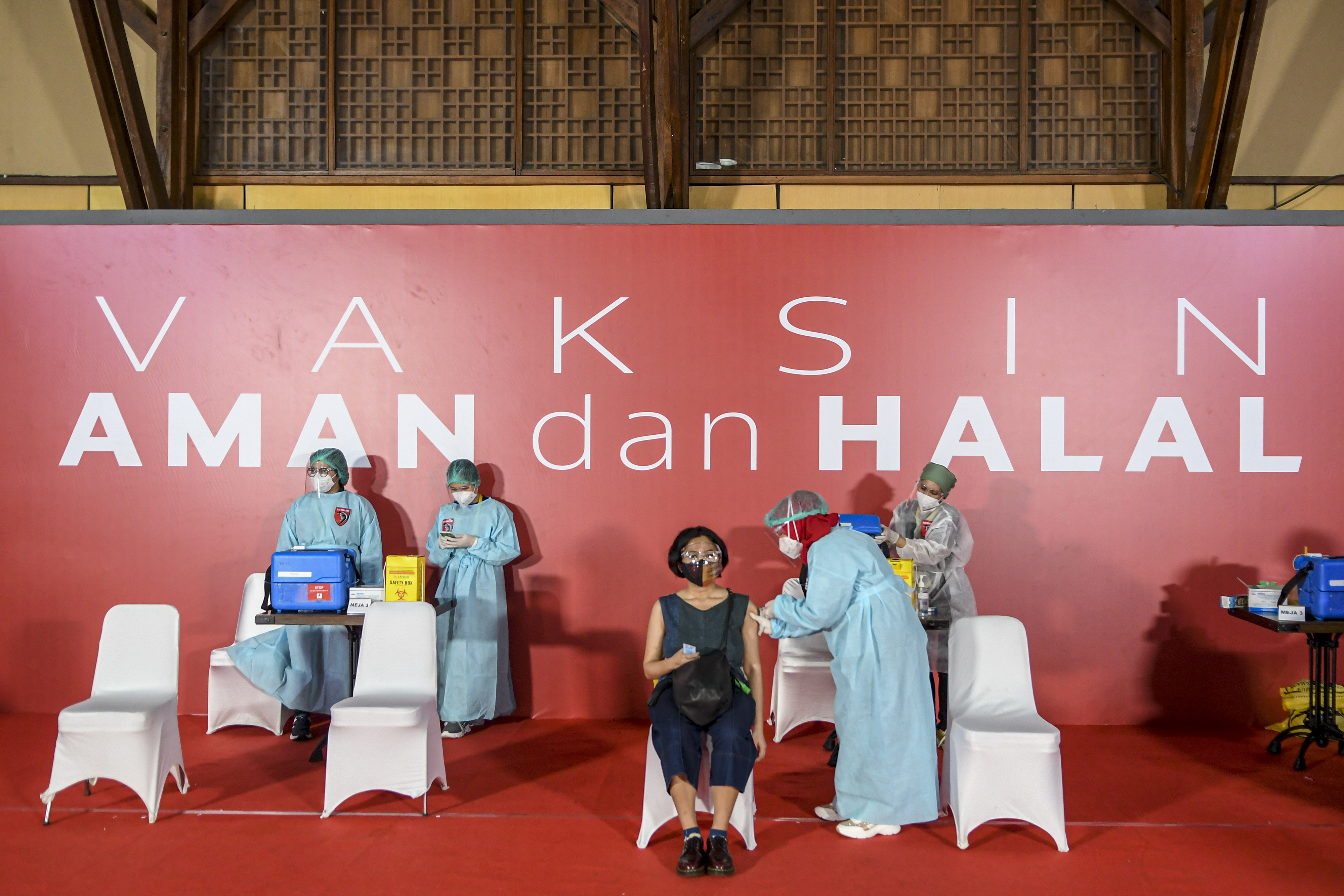 Vaksinasi Covid-19 Seniman dan Budayawan