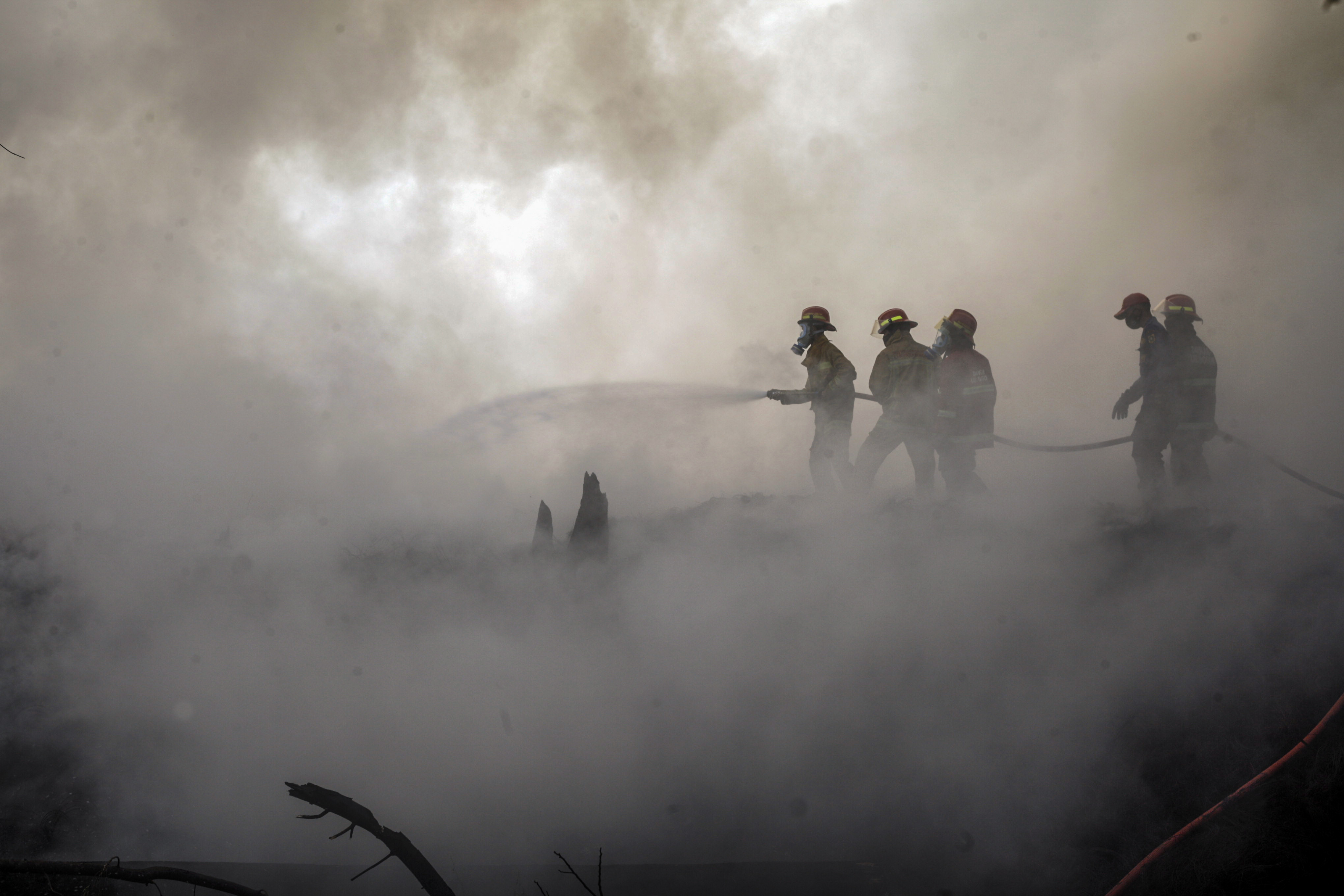 Kebakaran Lapak Ban Bekas di Bogor