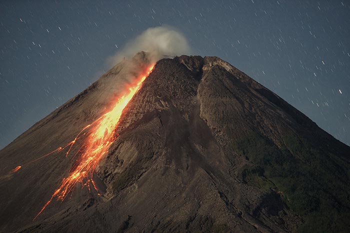 Gunung Merapi keluarkan Awan Panas