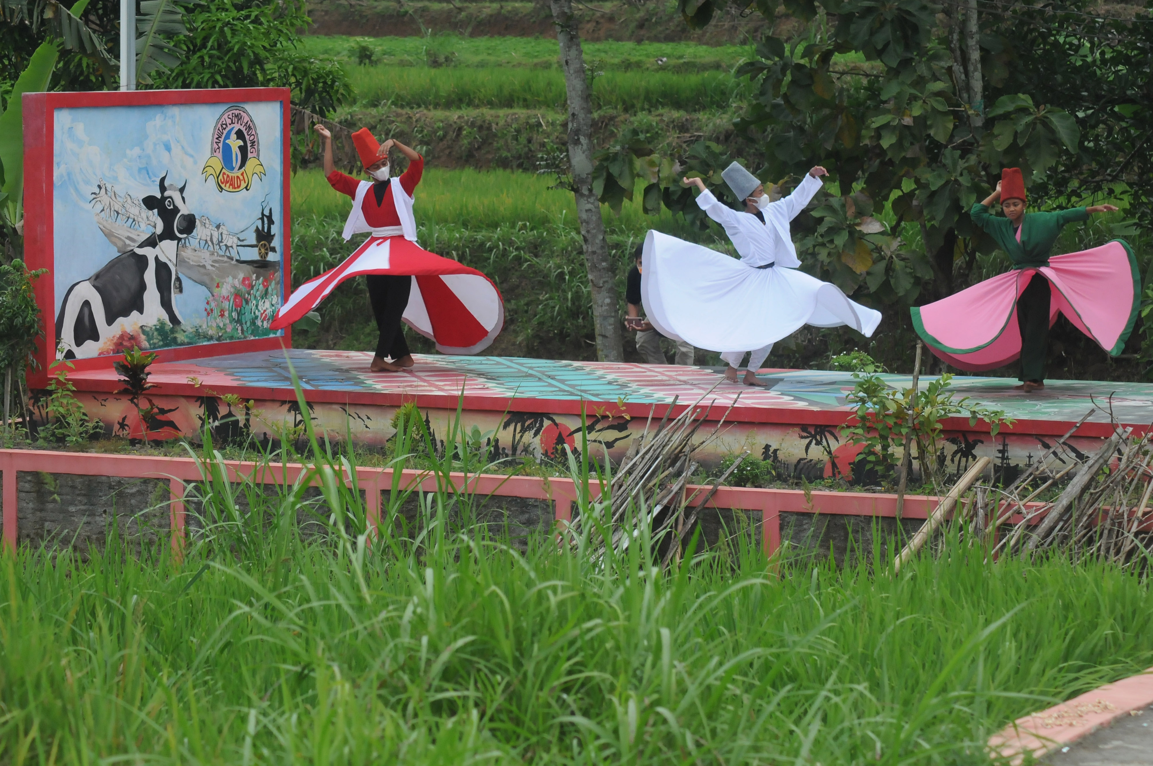 Ngabuburit Dengan Berlatih Tari Sufi