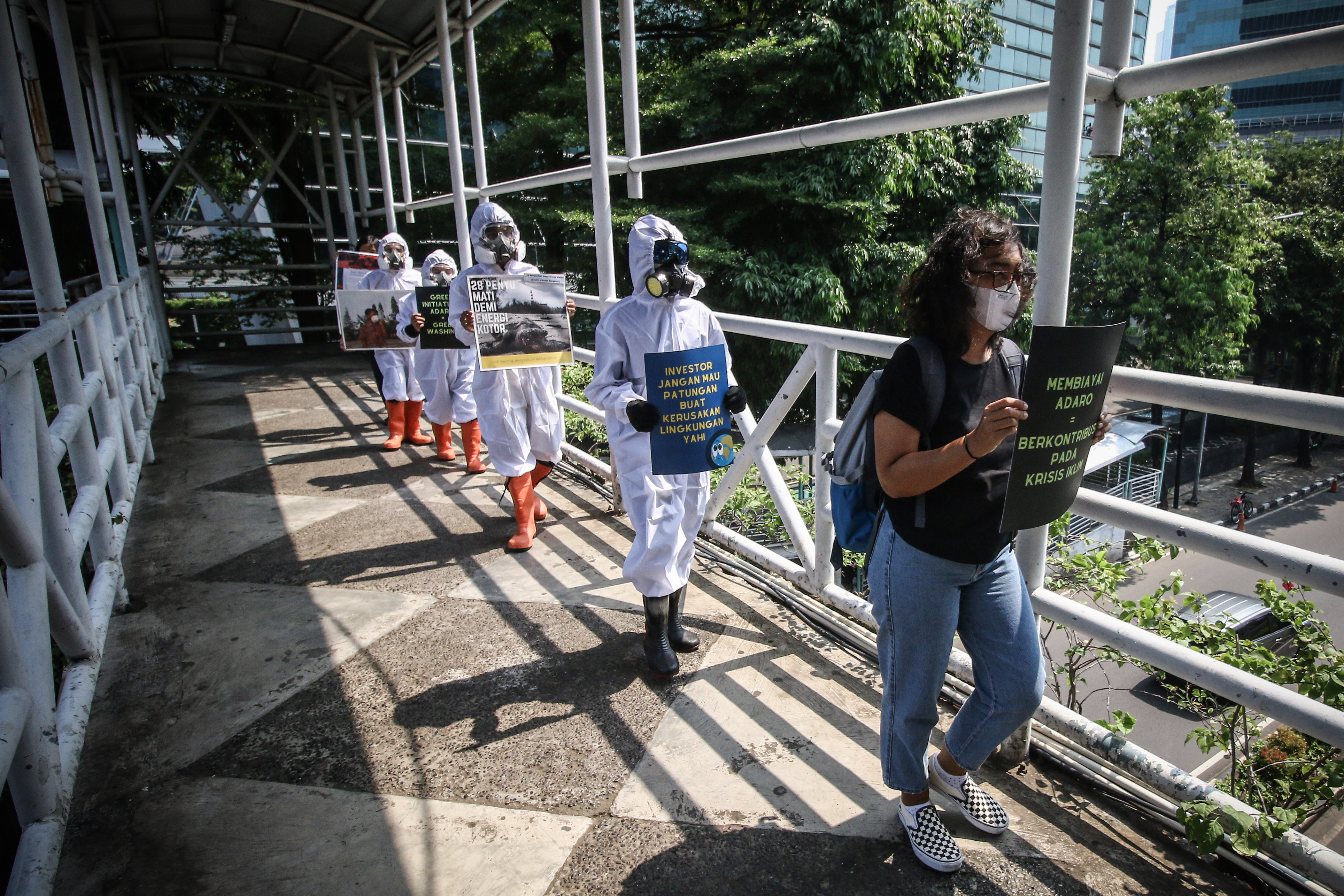 Aksi Damai Protes Bisnis Batubara