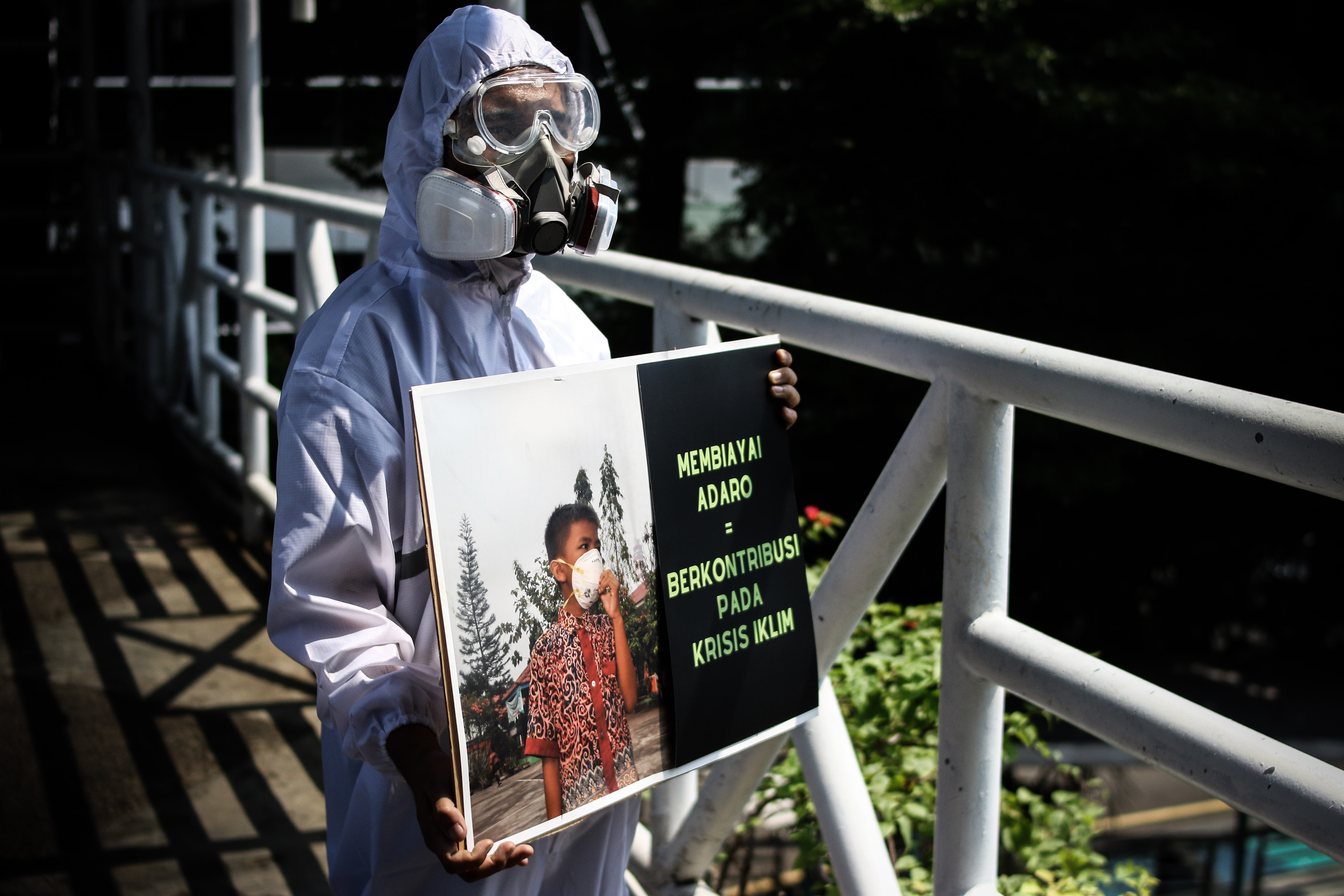 Aksi Damai Protes Bisnis Batubara