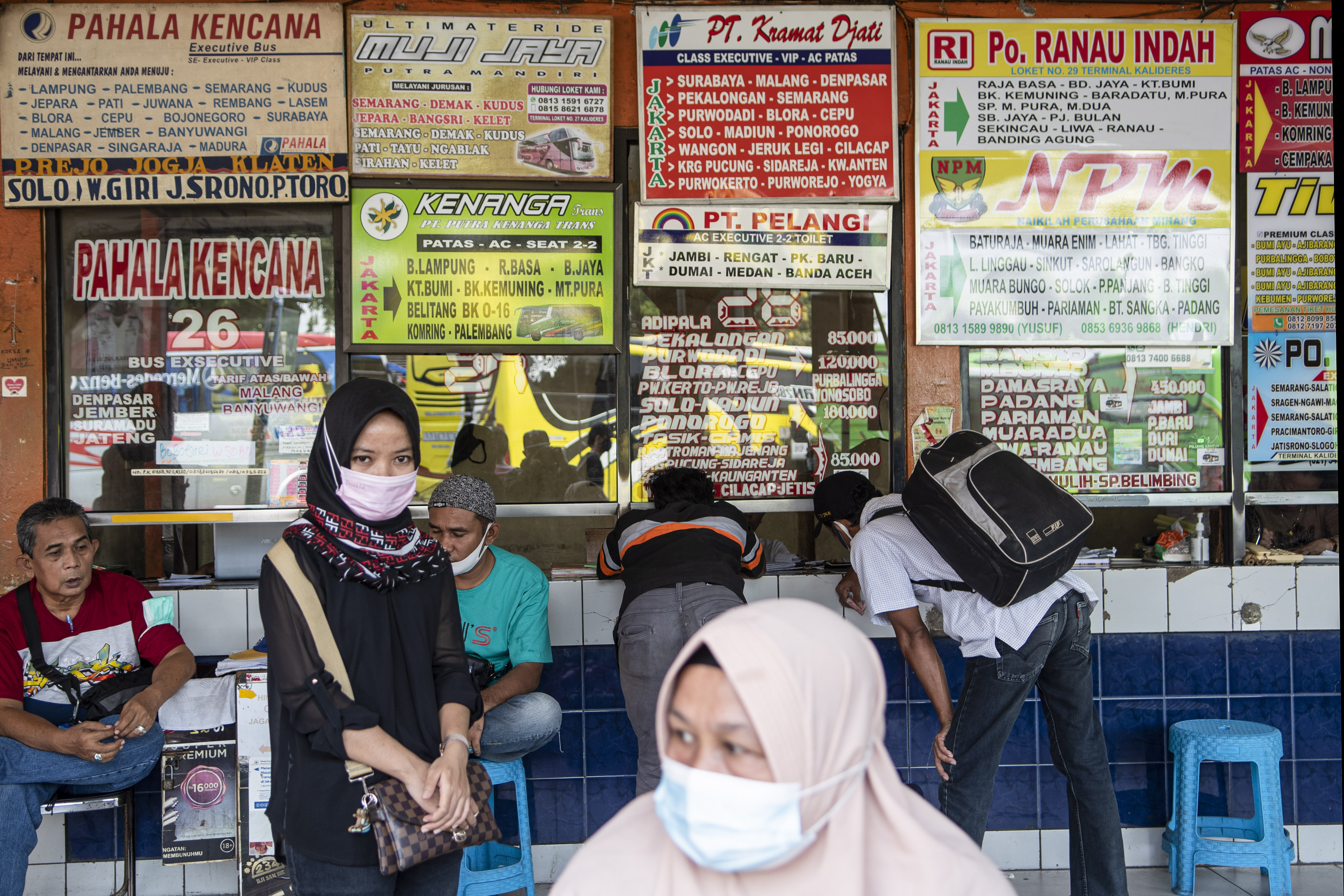 Mudik Awal di Terminal Kalideres