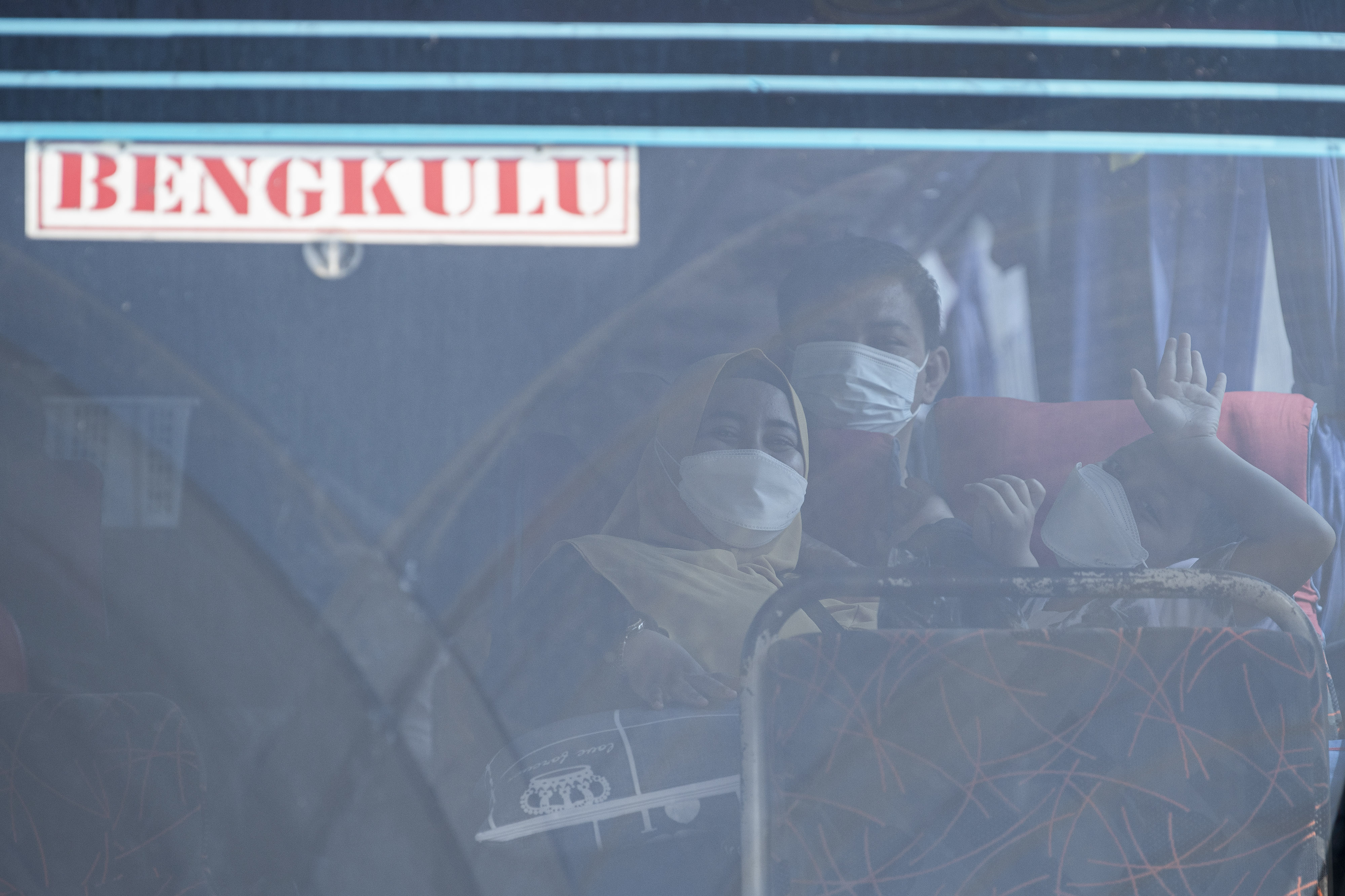 Mudik Awal di Terminal Kalideres