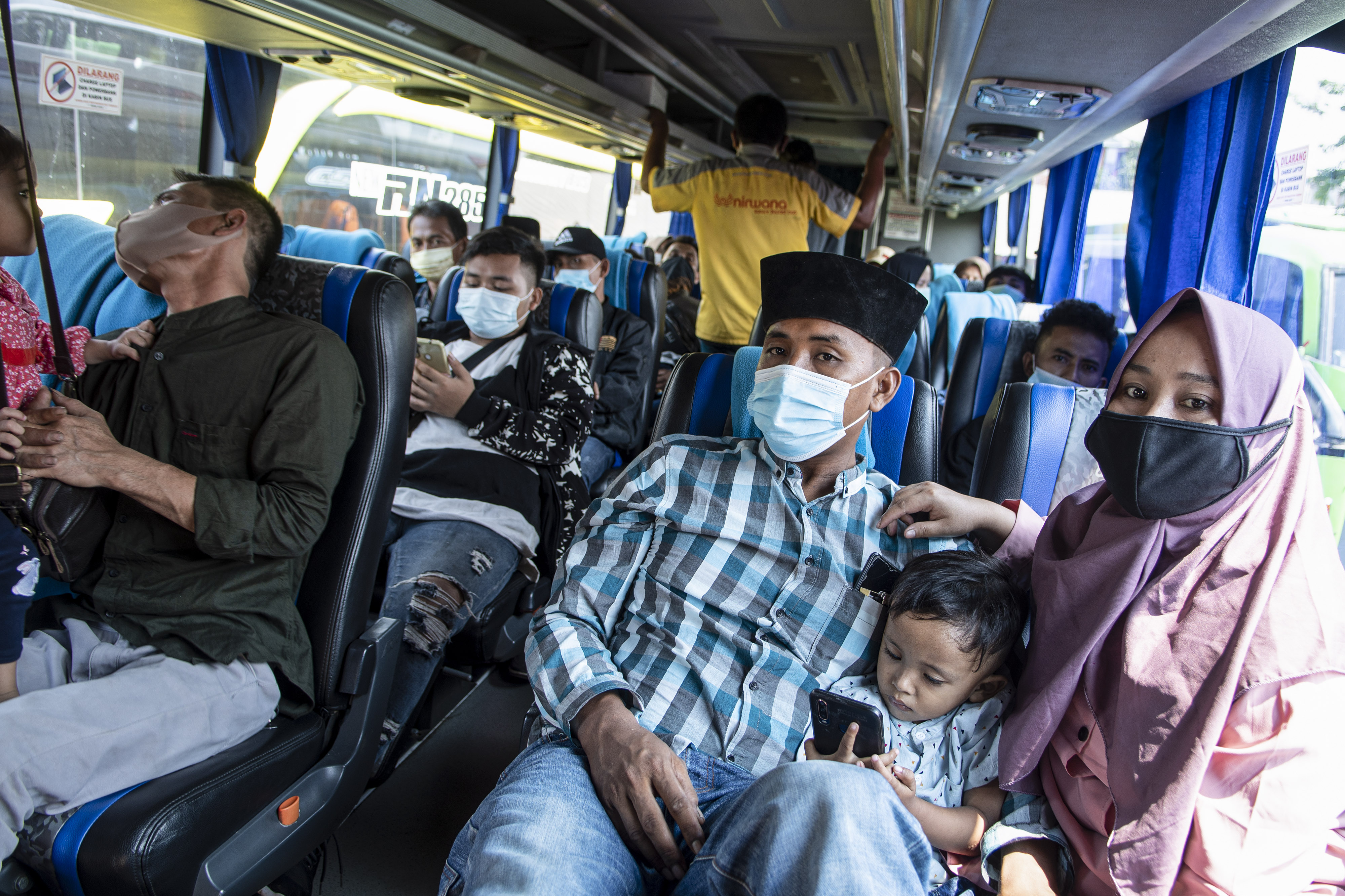 Mudik Awal di Terminal Kalideres