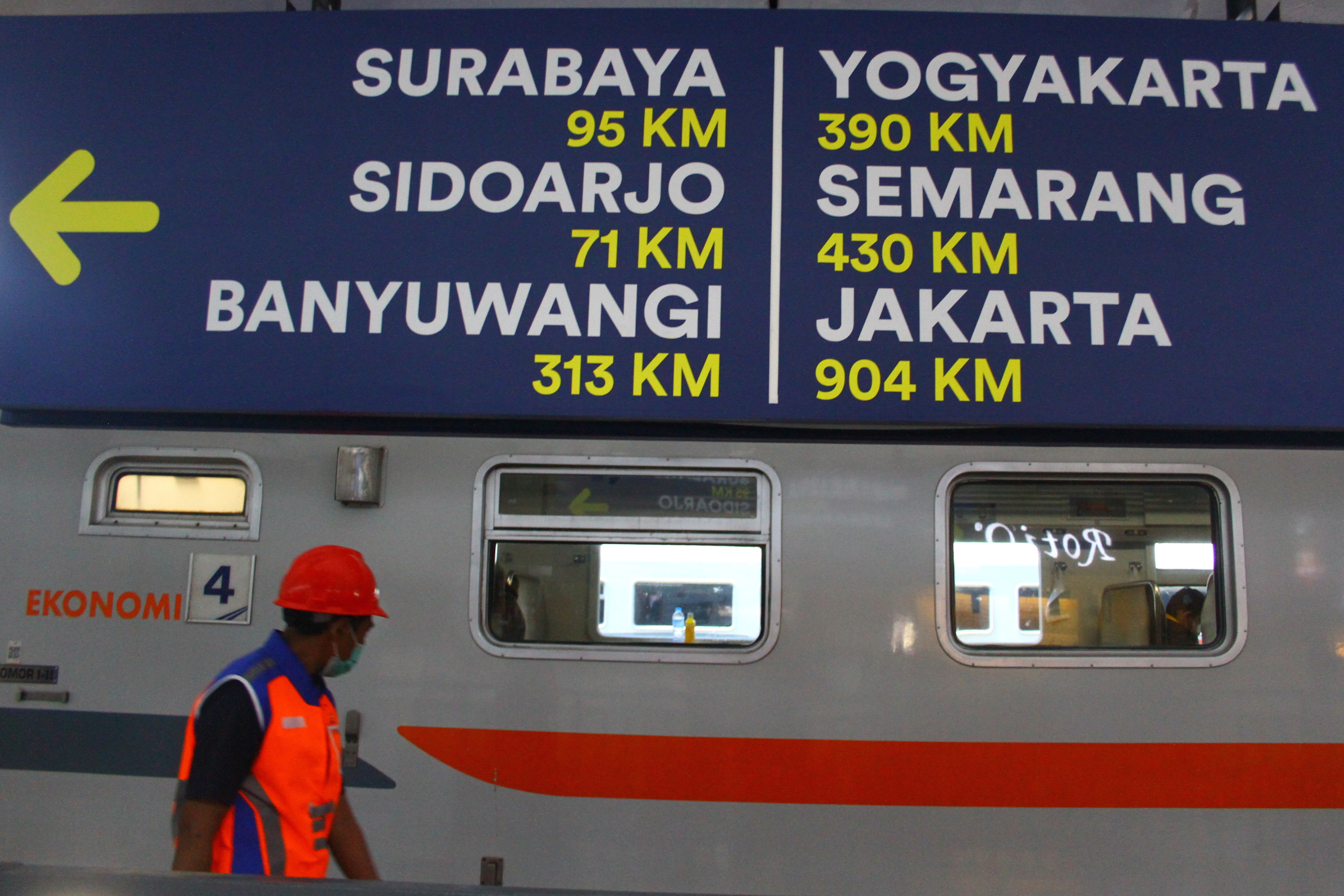 Penjualan Tiket Kereta Jelang Larangan Mudik