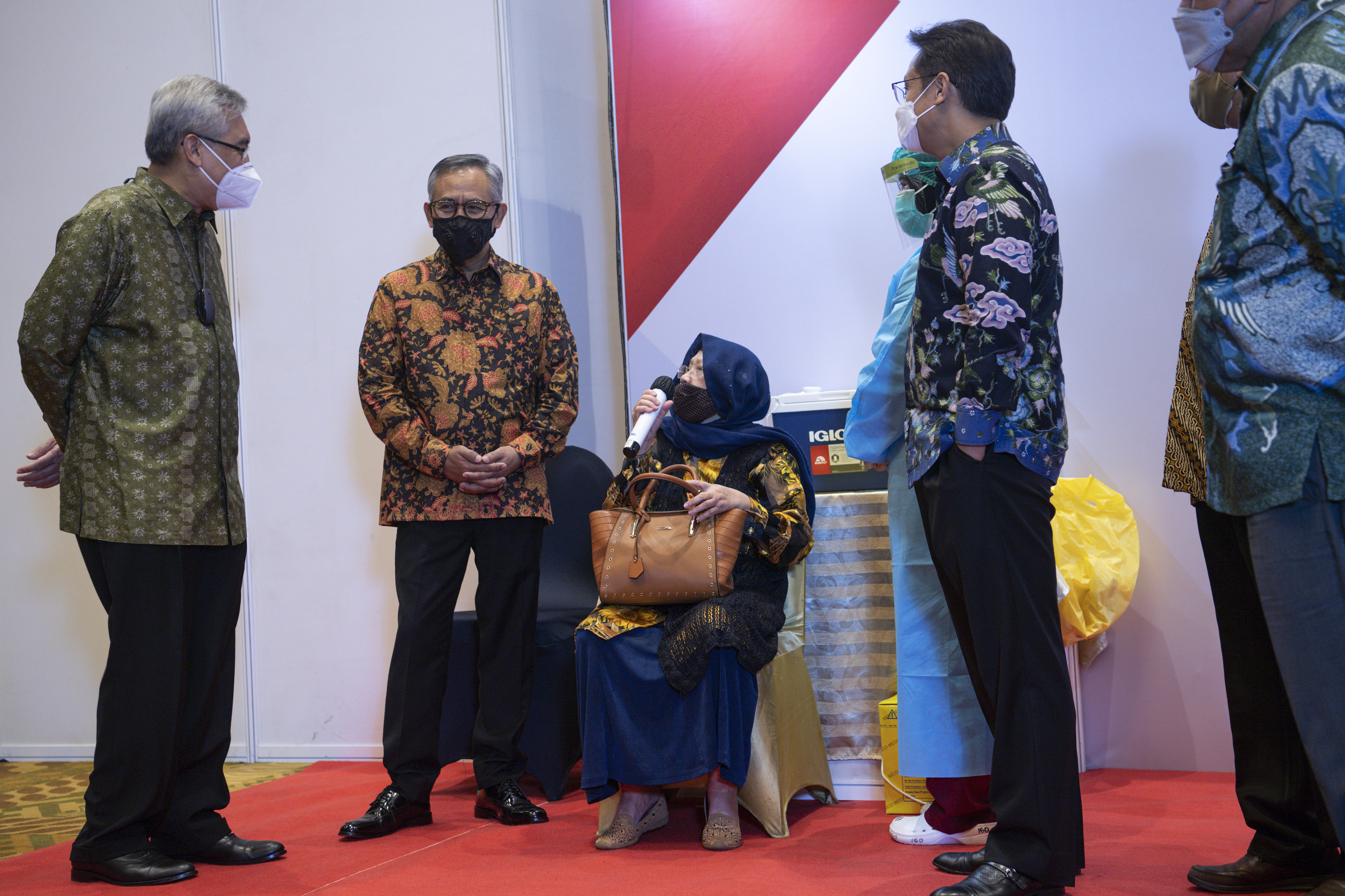 Vaksinasi Covid-19 Pekerja Industri Keuangan Non Bank