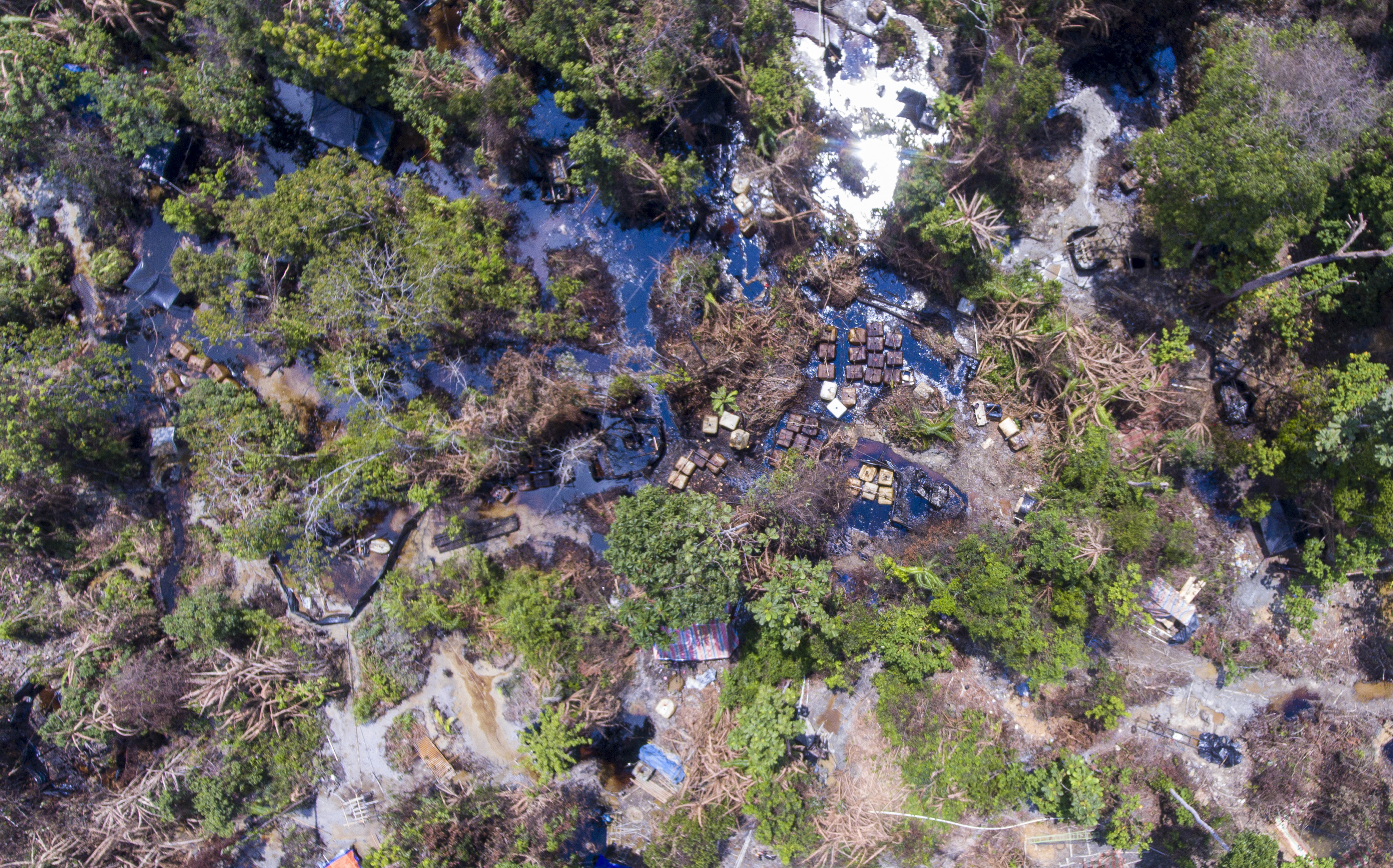 Penambangan Minyak Ilegal di Musi Banyuasin