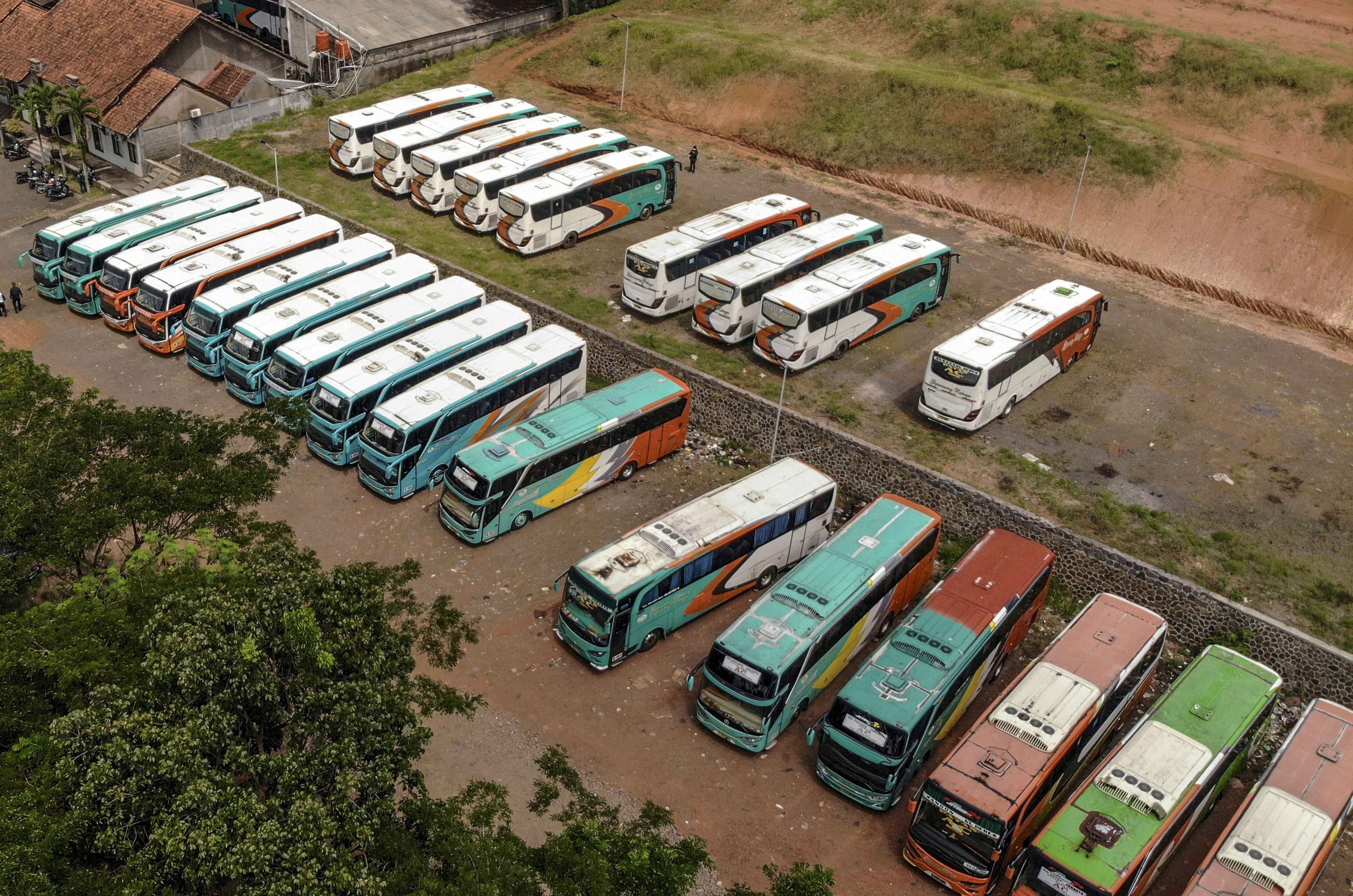 Dampak Larangan Mudik Bagi Pengusaha Angkutan Bus