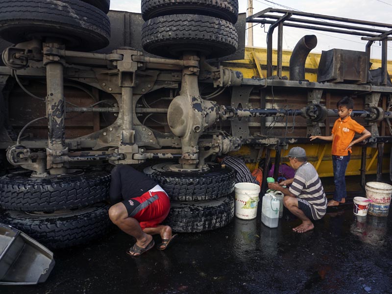 Kecelakaan Truk Pembawa Minyak Curah