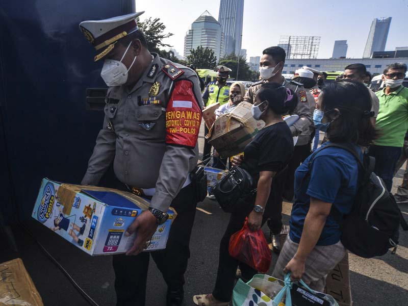 Penumpang Travel Gelap Dialihkan Ke Terminal