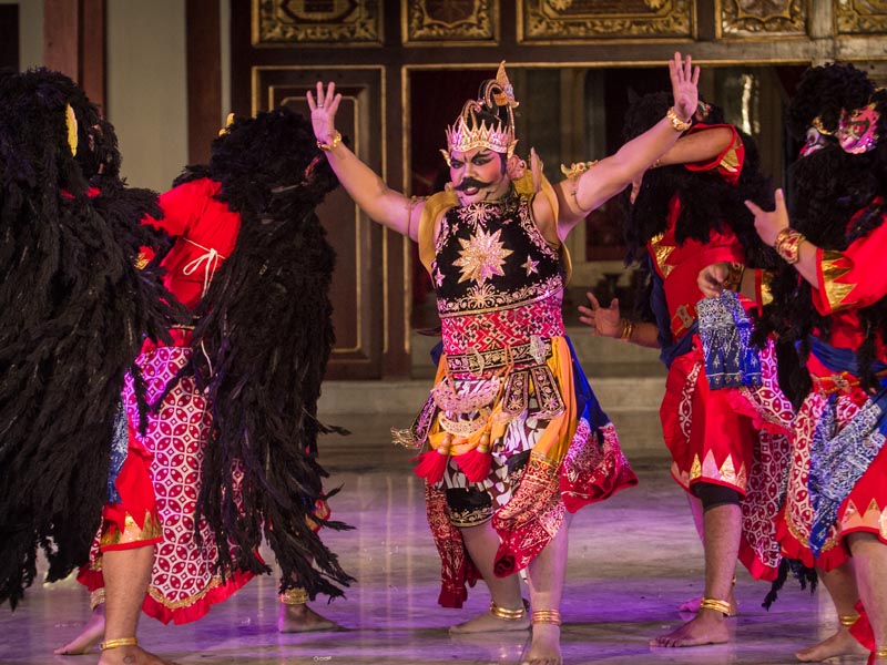 Pertunjukkan Tari Solo Menari