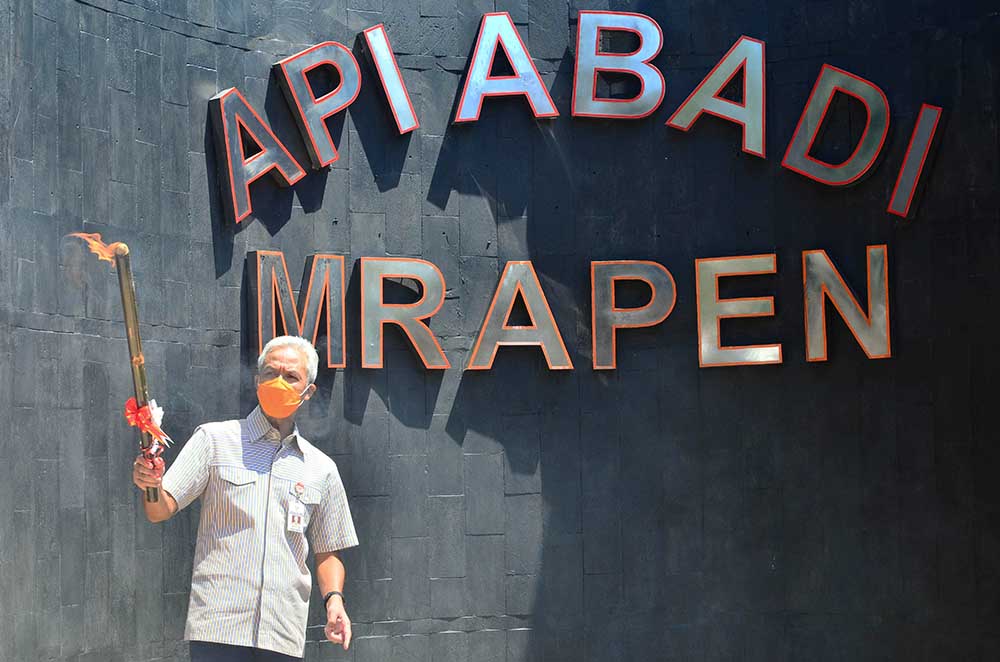 Ganjar Nyalakan Kembali Api Abadi Mrapen yang Padam 