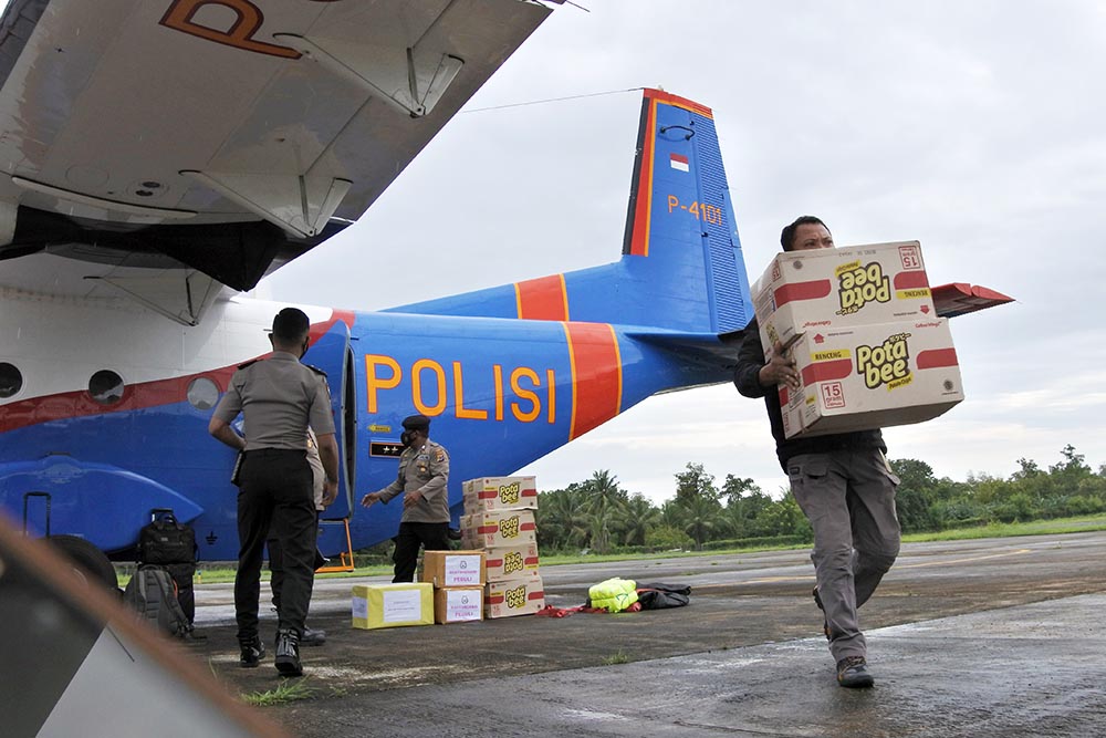 Pengiriman Bantuan Korban Banjir Bandang di Pulau Adonara NTT