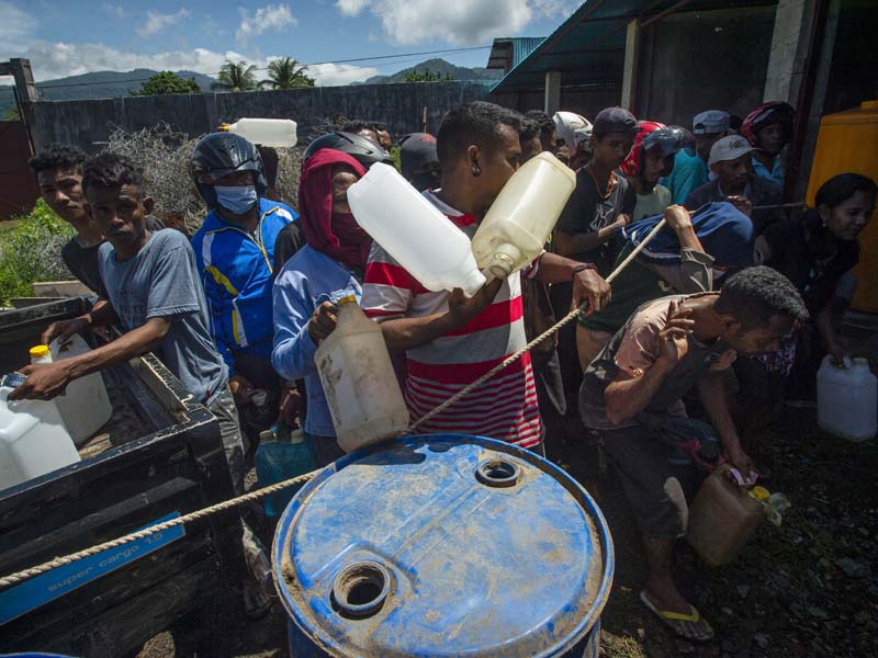 Distribusi BBM Darurat Di Lokasi Bencana