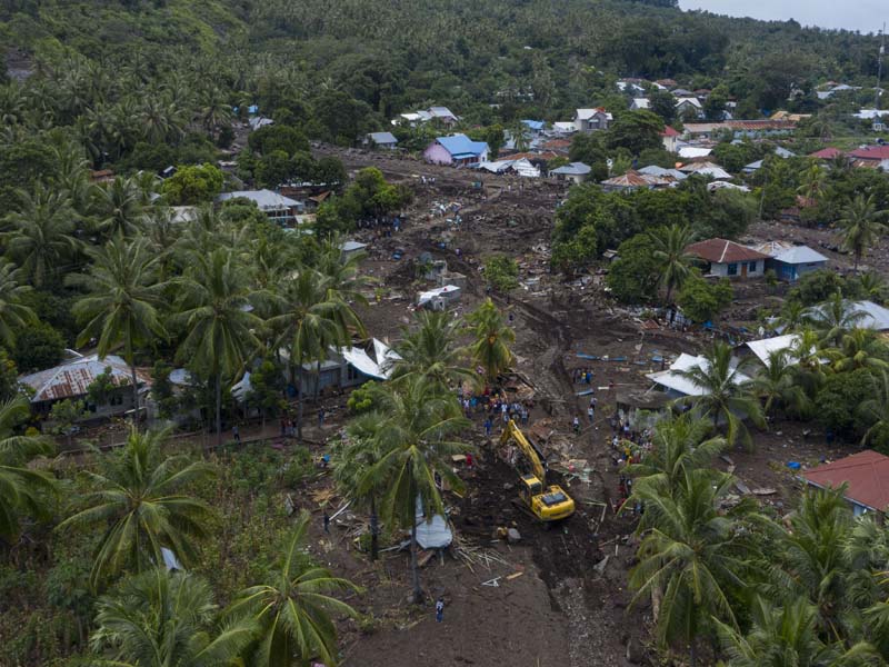 Pencarian Korban Tanah Longsor Ile Boleng