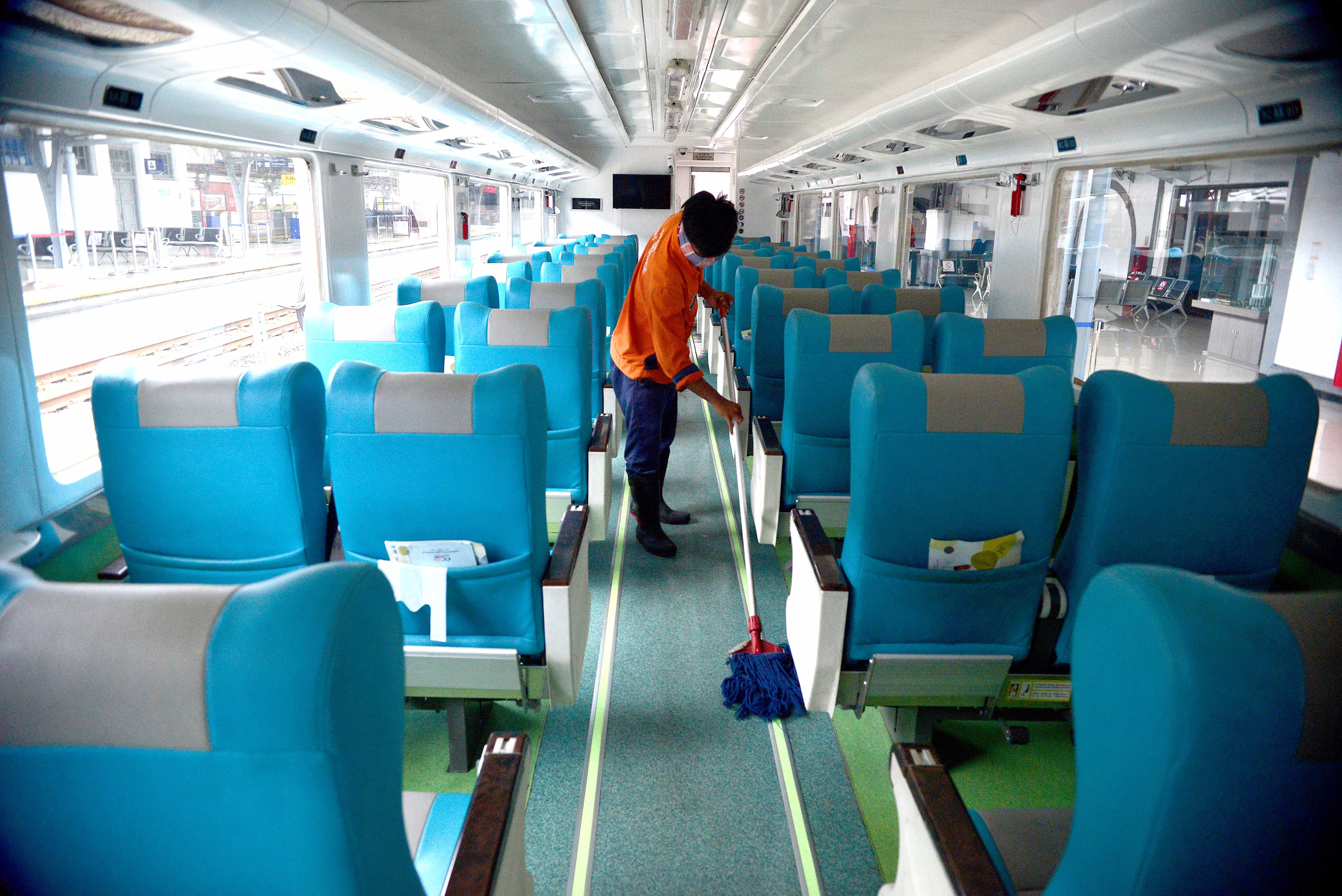 Kurangi Operasional Kereta Api