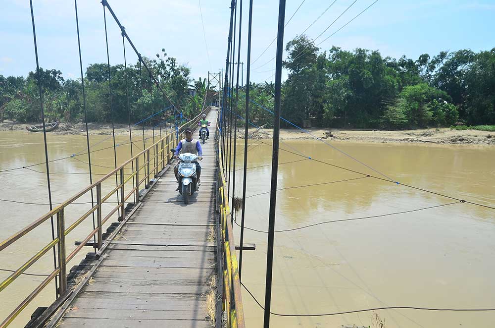Jembatan Gantung Antarkabupaten