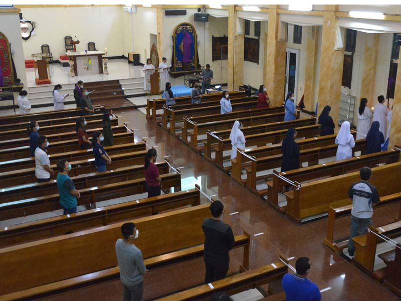 Prosesi Jalan Salib Di Gereja Aceh