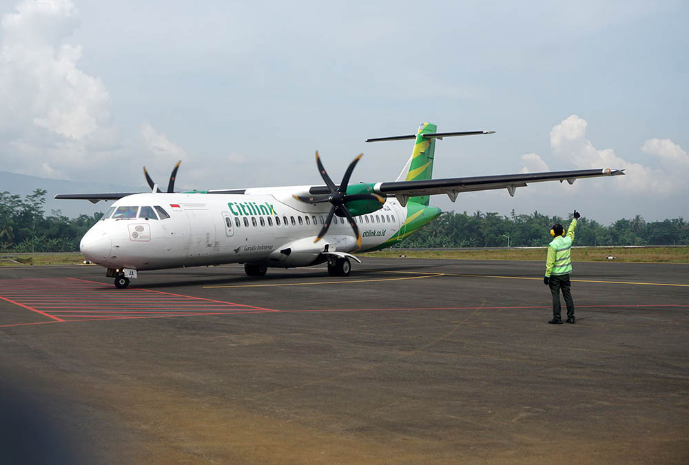 Pesawat Pertama di Bandara Jenderal Besar Soedirman (JBS) 