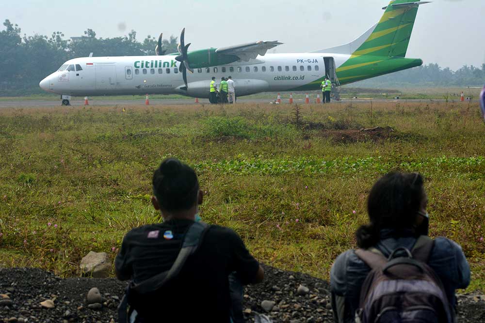 Pesawat Pertama di Bandara Jenderal Besar Soedirman (JBS) 