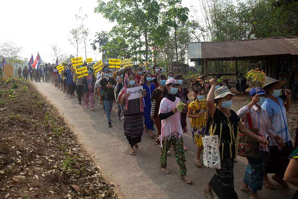 Penduduk Etnis Karen Turun Ke Jalan Tolak Kudeta Militer
