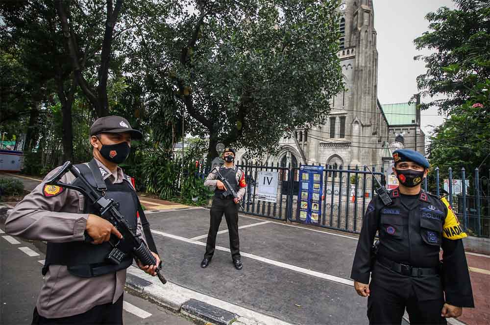 Pengamanan Gereja Katedral Jakarta