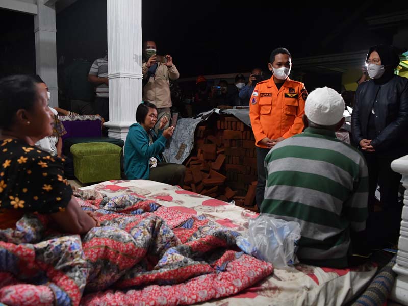 Mensos Kunjungi Lokasi Dampak Gempa Malang