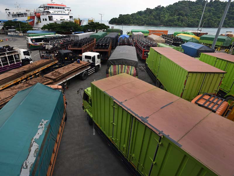 Pelabuhan Merak Padat