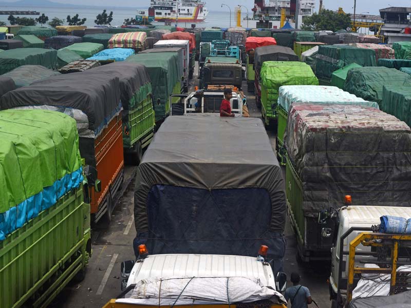 Pelabuhan Merak Padat