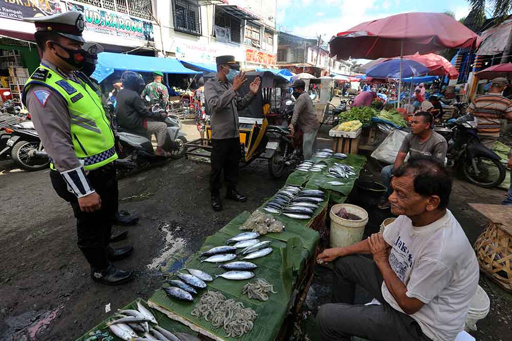Razia Prokes di Pasar Tradisional